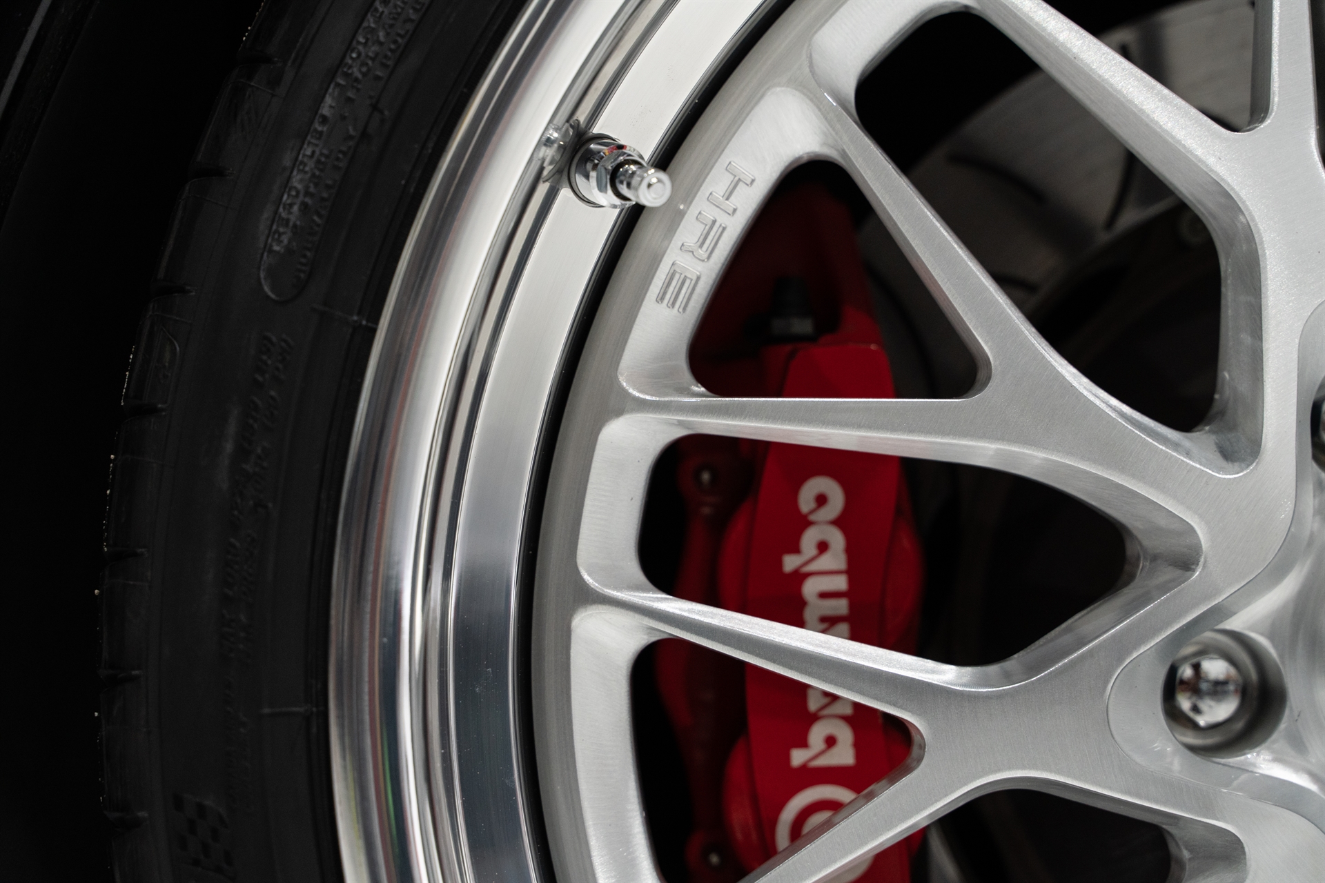 Porsche 997 on HRE Wheels 520 FMR