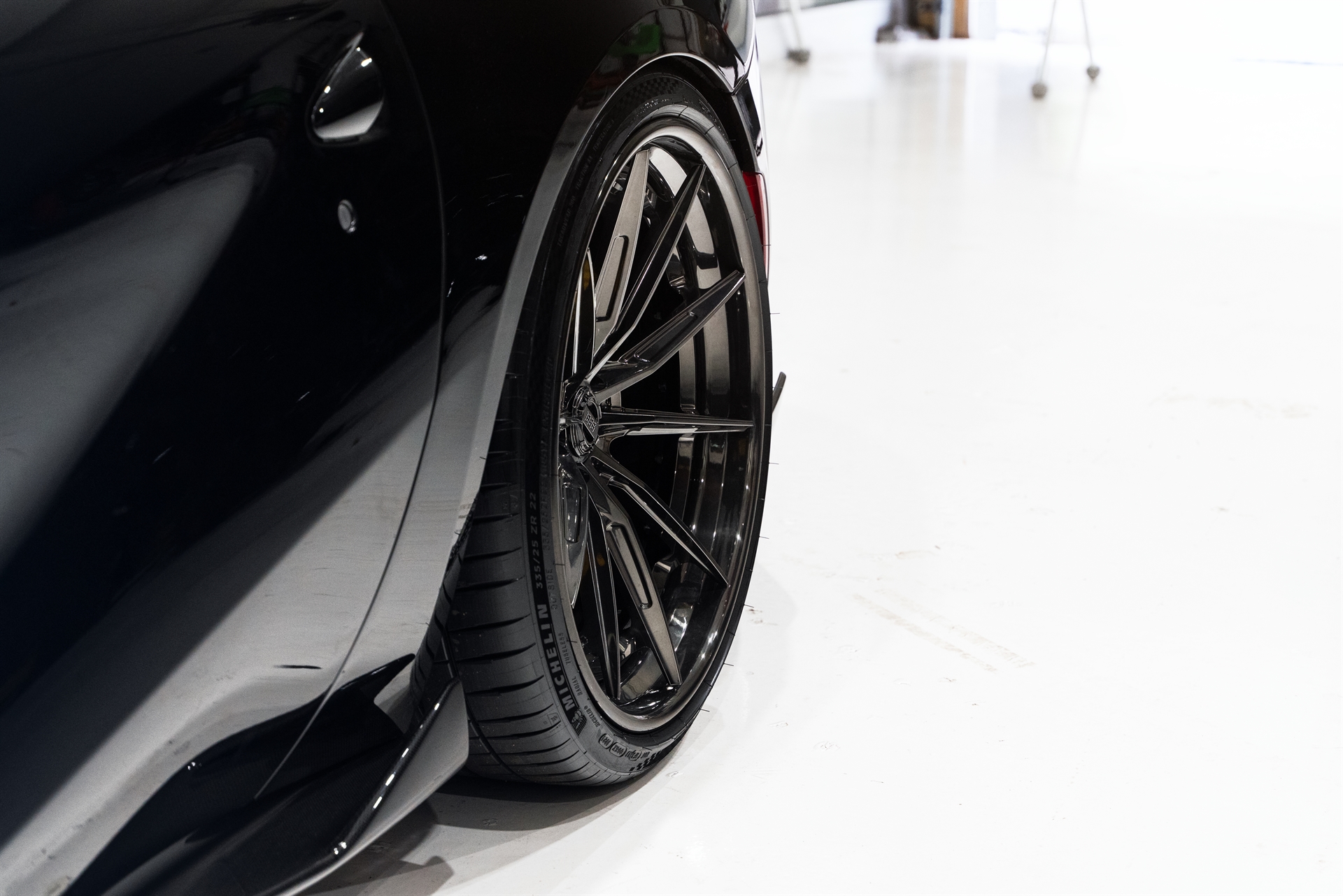 Ferrari 812 GTS on 1886 Wheels G010