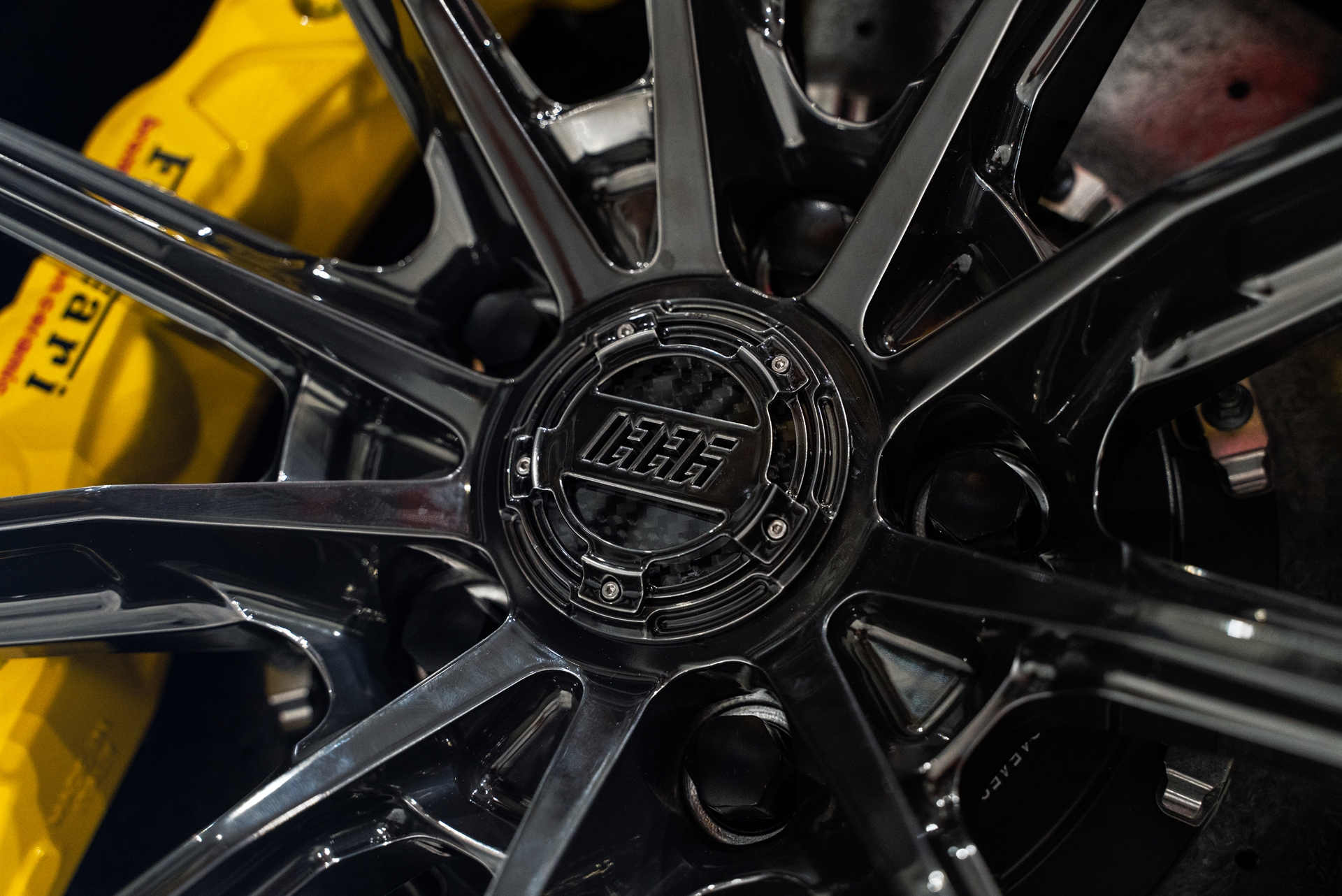 Ferrari 812 GTS on 1886 Wheels G010