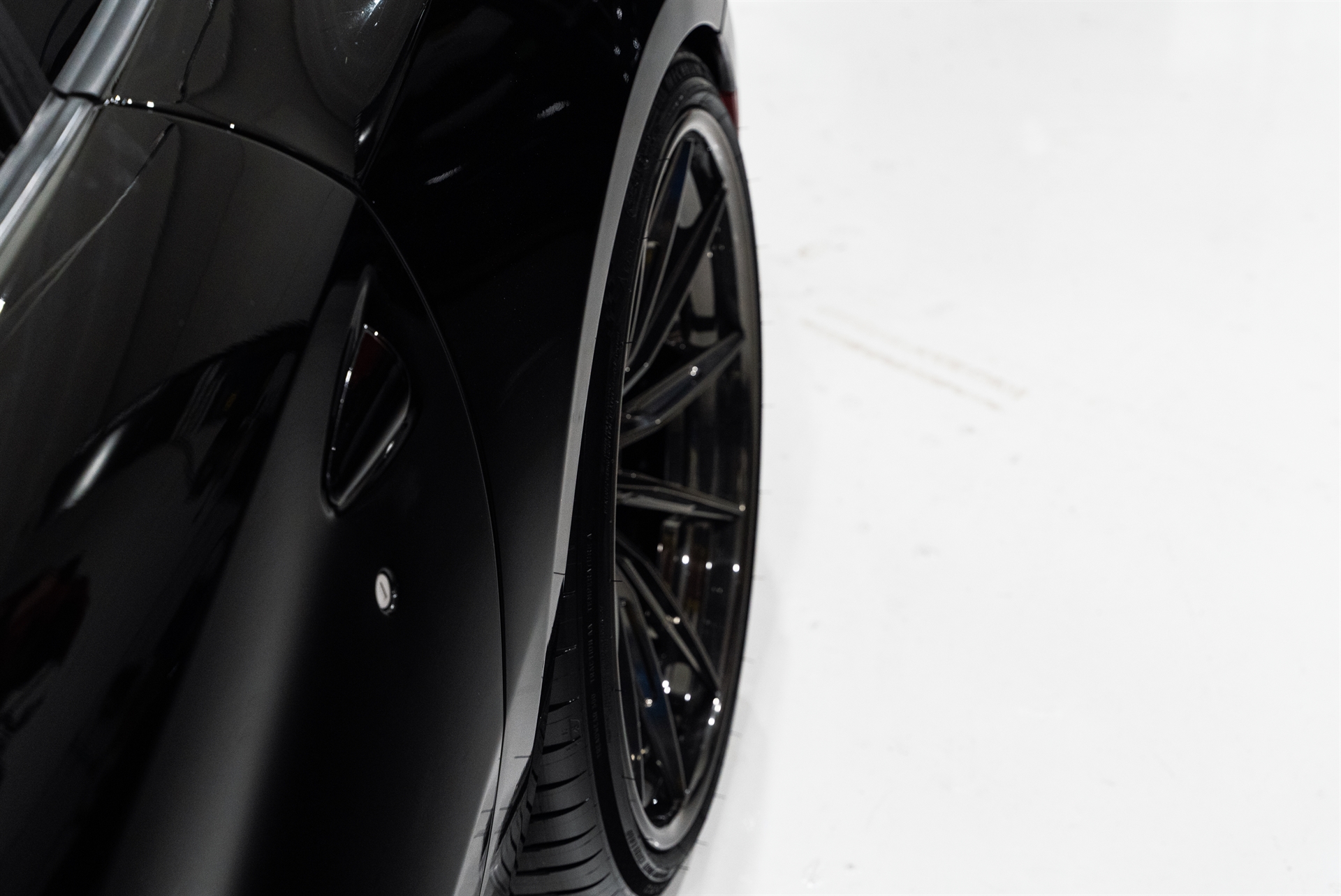 Ferrari 812 GTS on 1886 Wheels G010