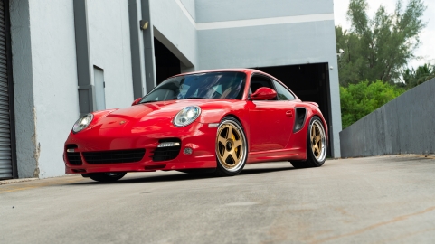 Porsche 997 Turbo S | Guards Red | on 1886 S005 Wheels | Satin Gold
