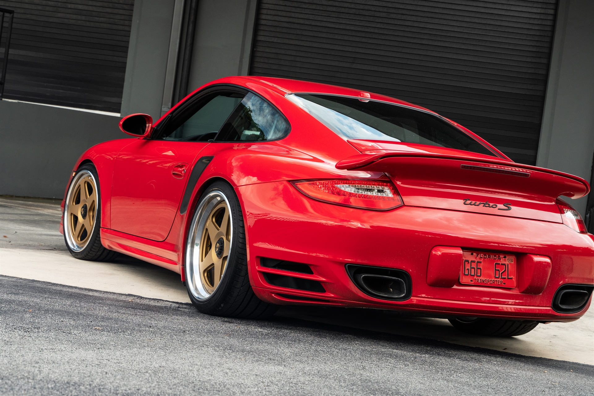 Porsche 997 Turbo S | Guards Red | on 1886 S005 Wheels | Satin Gold