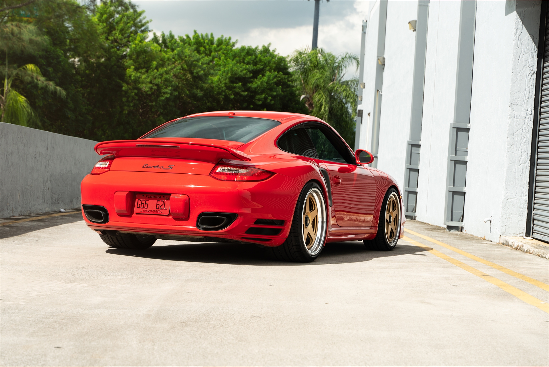 Porsche 997 Turbo S | Guards Red | on 1886 S005 Wheels | Satin Gold