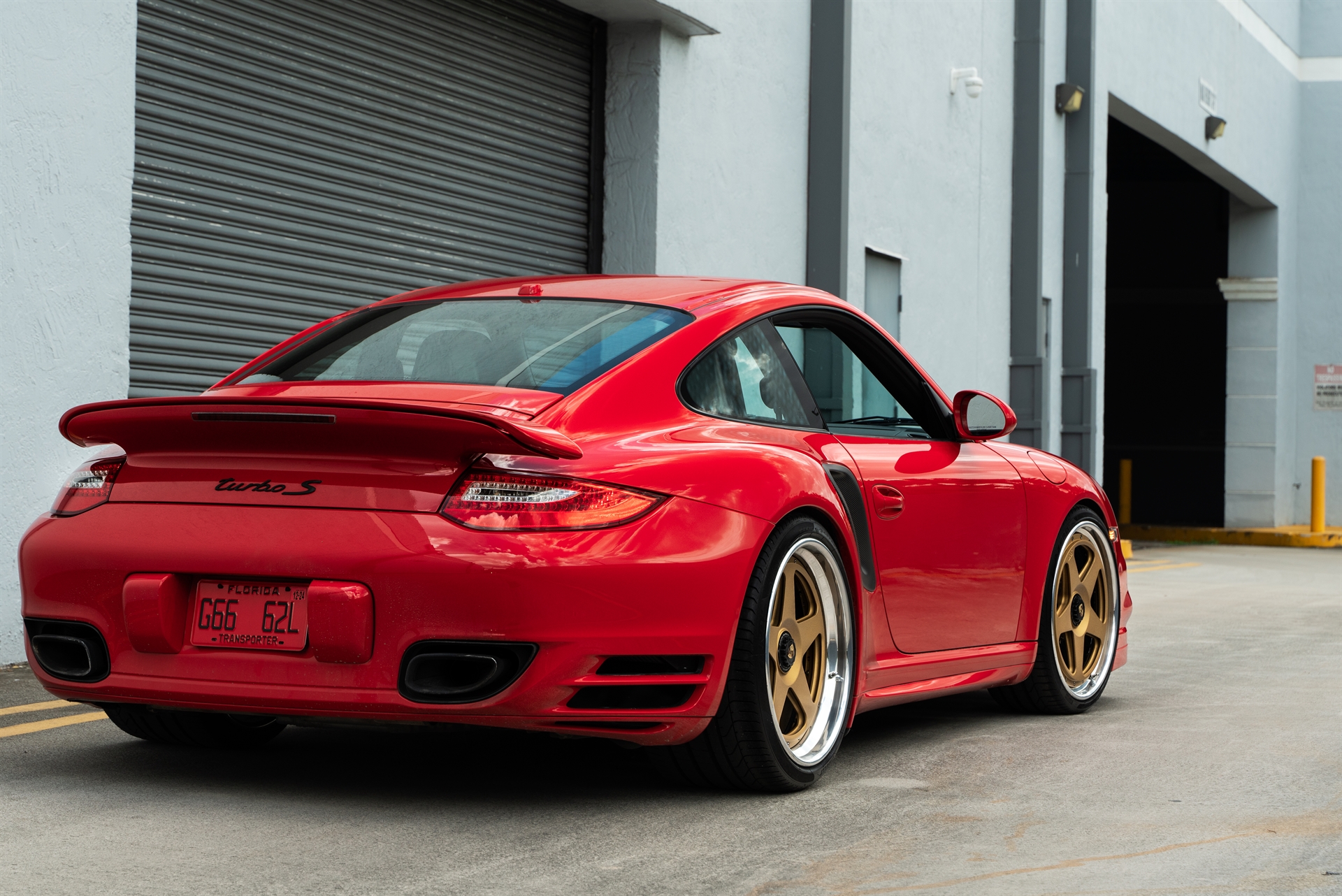 Porsche 997 Turbo S | Guards Red | on 1886 S005 Wheels | Satin Gold