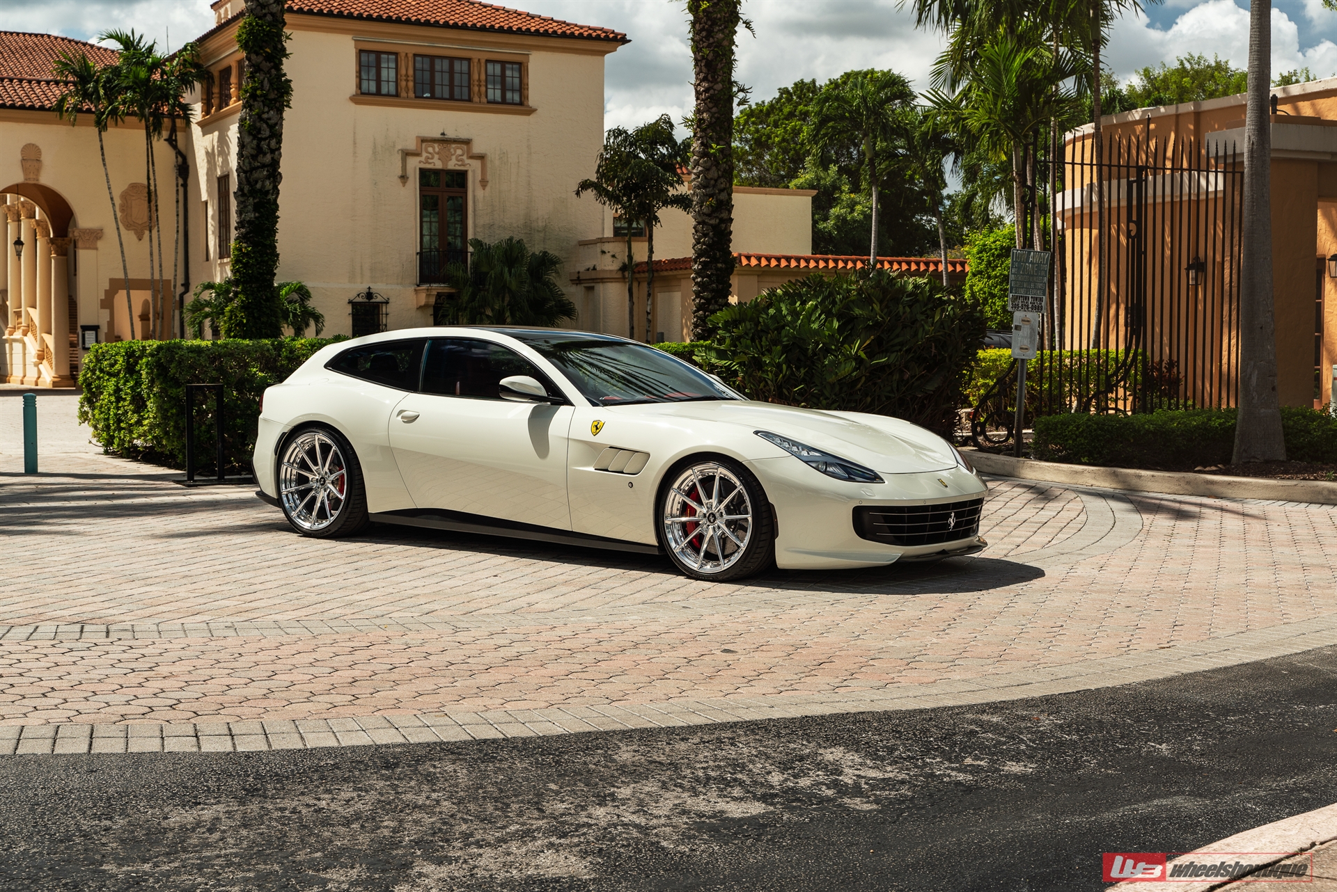 Ferrari GTC4 Lusso – AN28 SeriesTWO