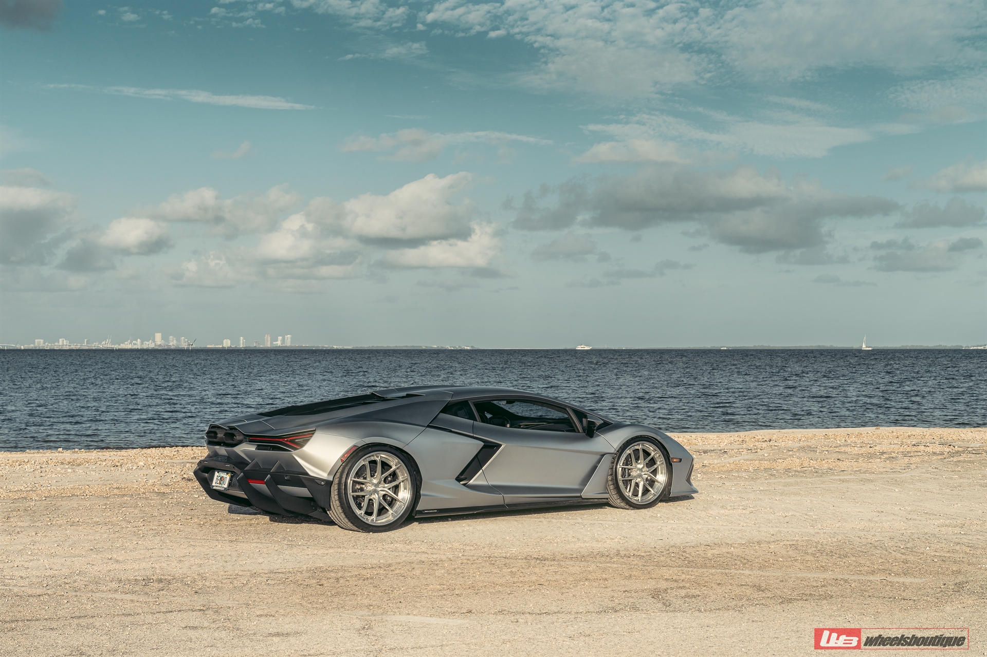 Lamborghini Revuelto on ANRKY XR-301