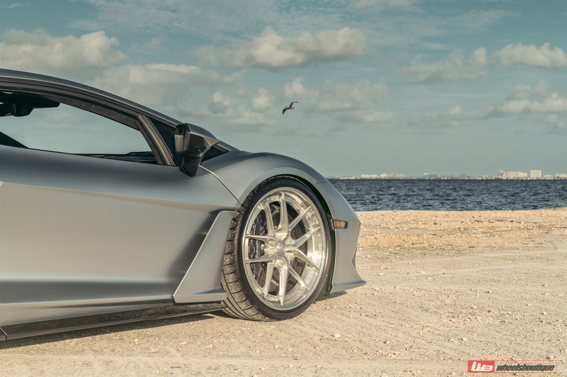 Lamborghini Revuelto on ANRKY XR-301