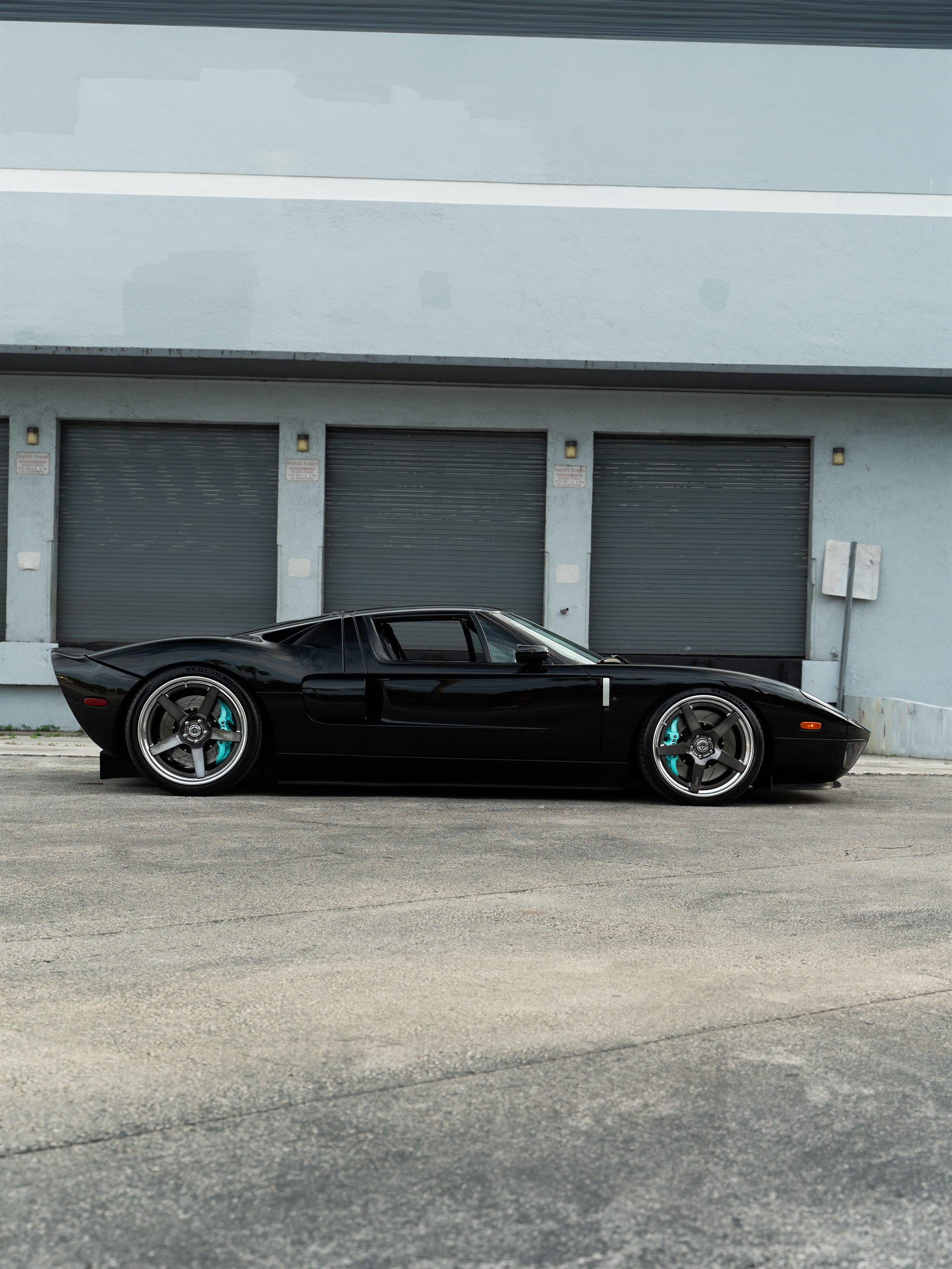Ford GT MK1 | Black | on HRE RS105 | Polished Dark Clear