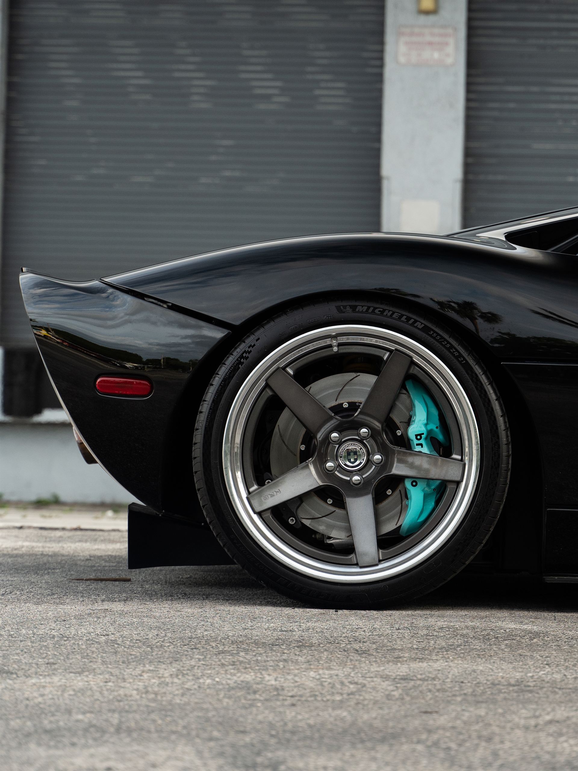 Ford GT MK1 | Black | on HRE RS105 | Polished Dark Clear