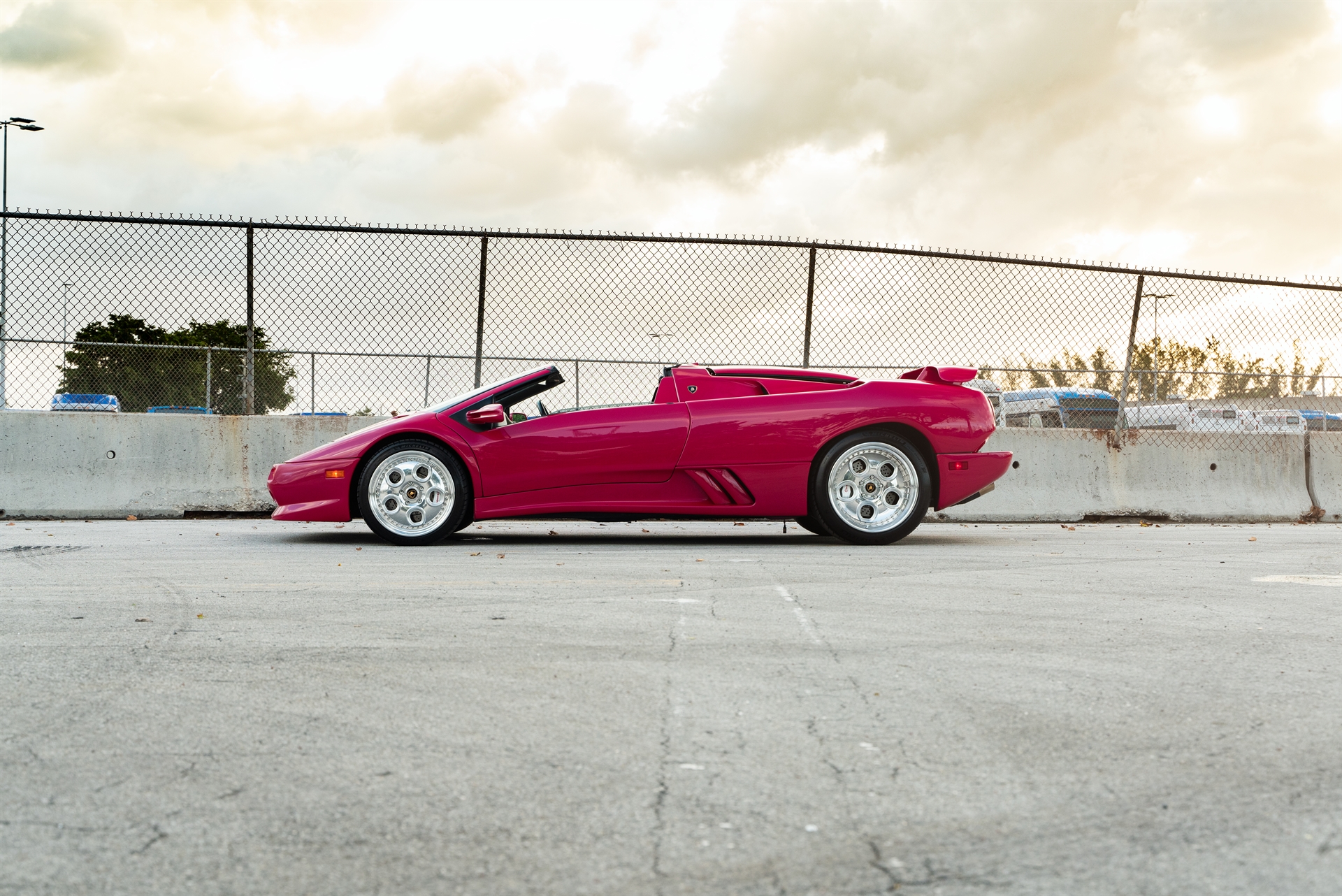 Lamborghini Diablo VT on 1886 Wheels
