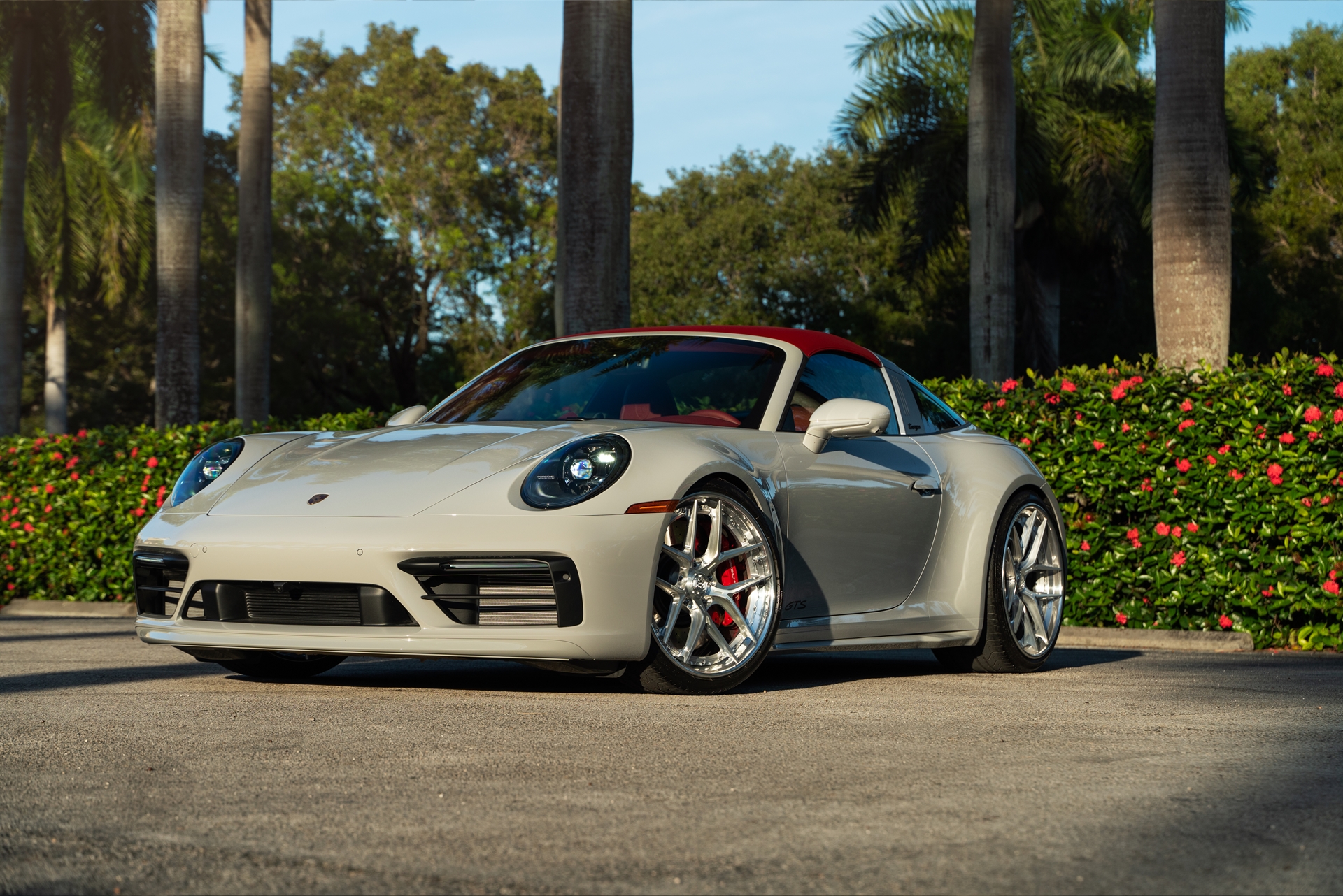 Porsche 992 Targa 4GTS on 1886 Wheels