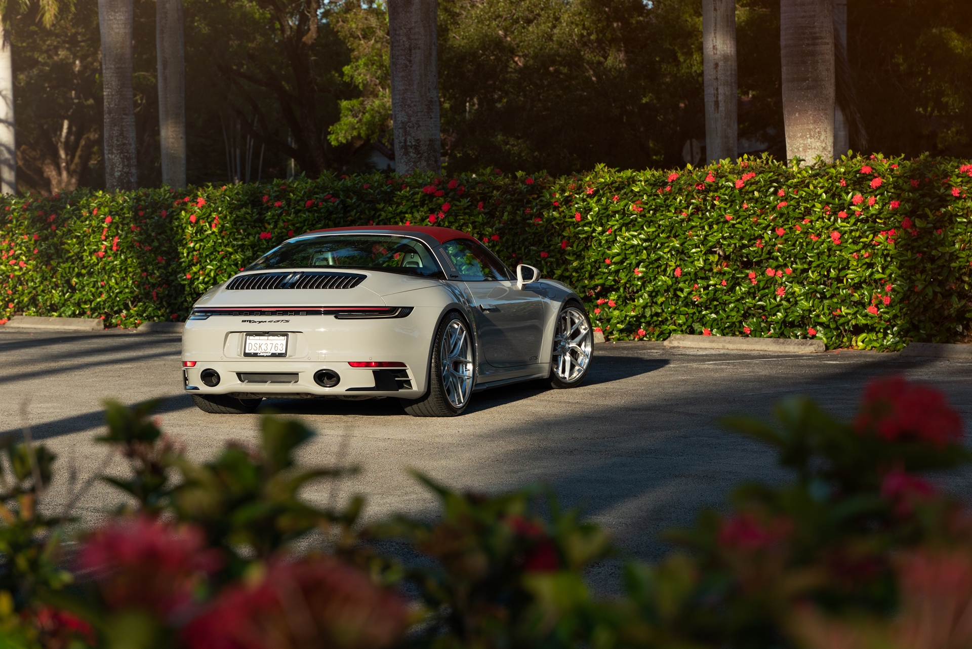 Porsche 992 Targa 4GTS on 1886 Wheels