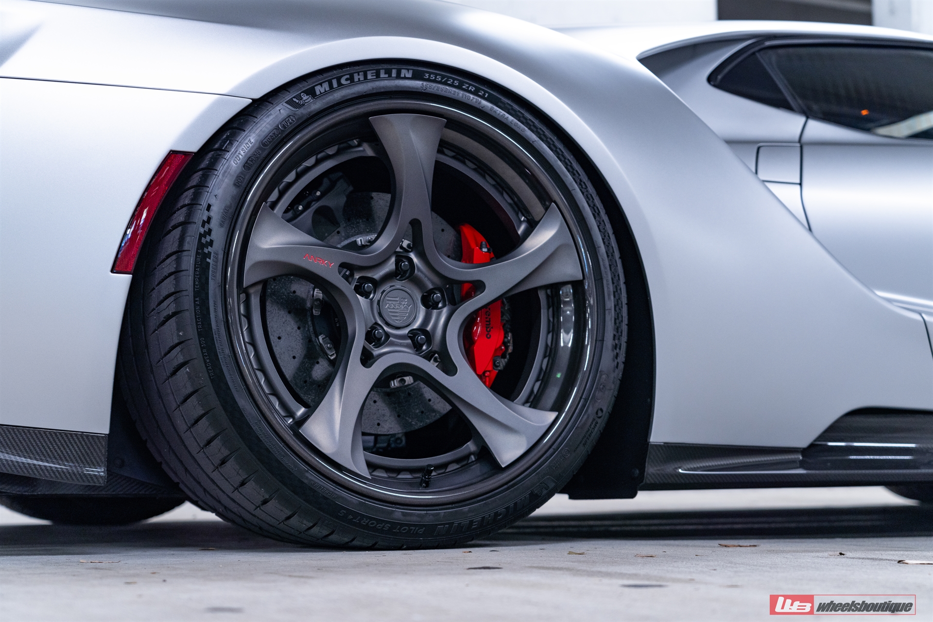 Ford GT Carbon Series – XR|Series XR-305