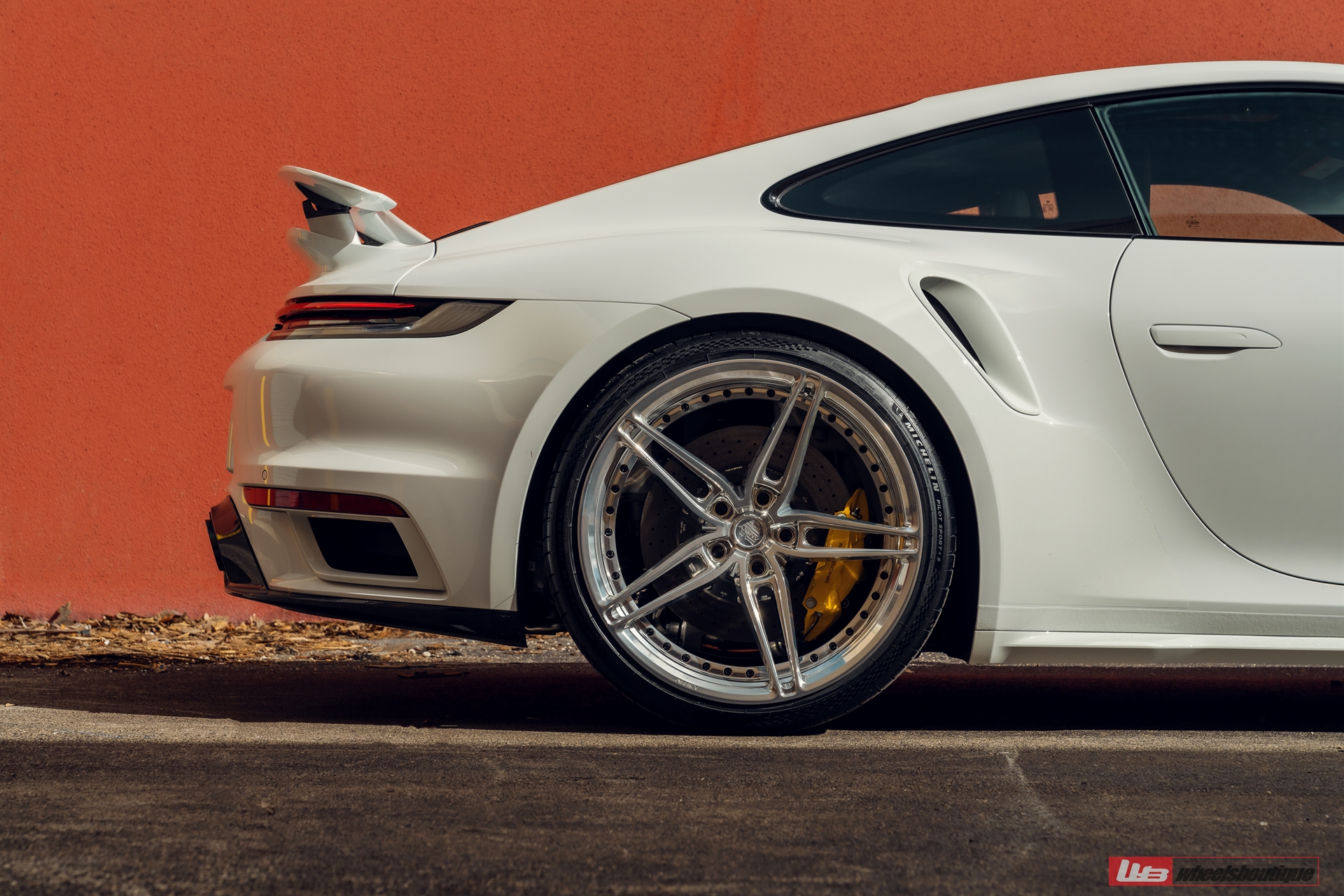 Porsche 992 on ANRKY AN27