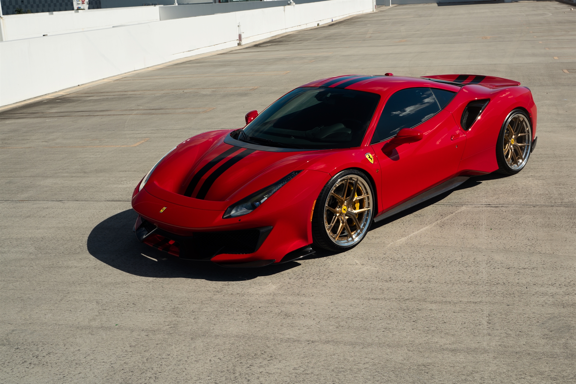 Ferrari 488 Pista | Rosso Scuderia | on HRE S101SC | Brushed Champagne