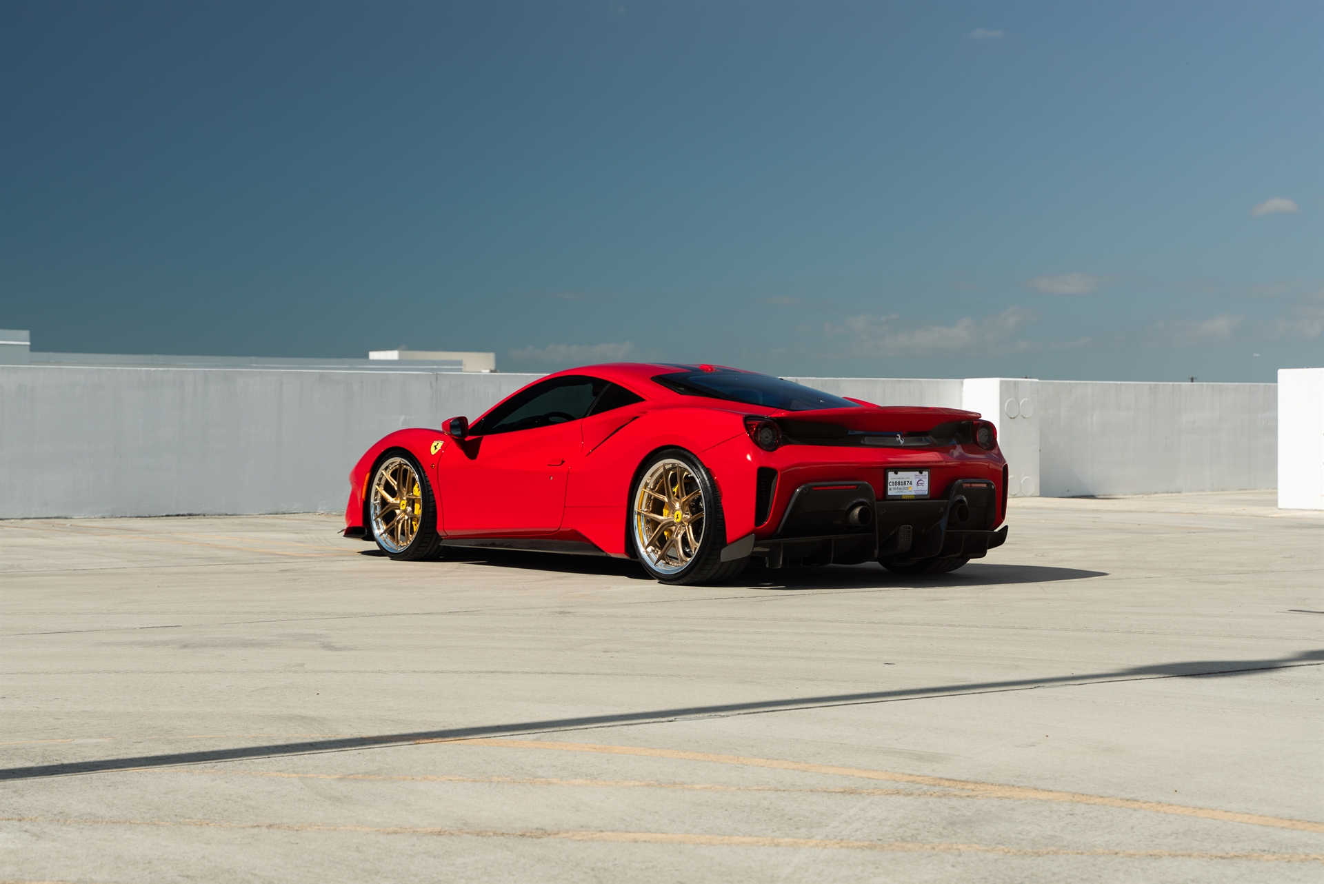 Ferrari 488 Pista | Rosso Scuderia | on HRE S101SC | Brushed Champagne