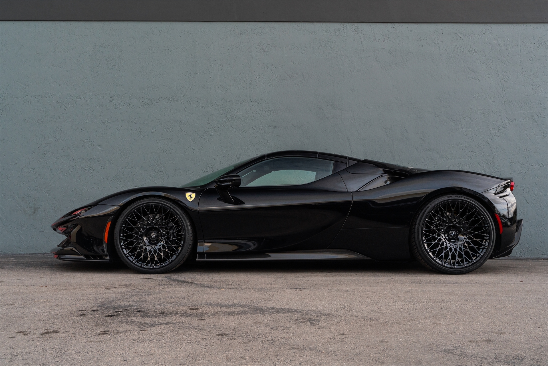 Ferrari SF90 | Nero | on HRE 501M | Gloss Black