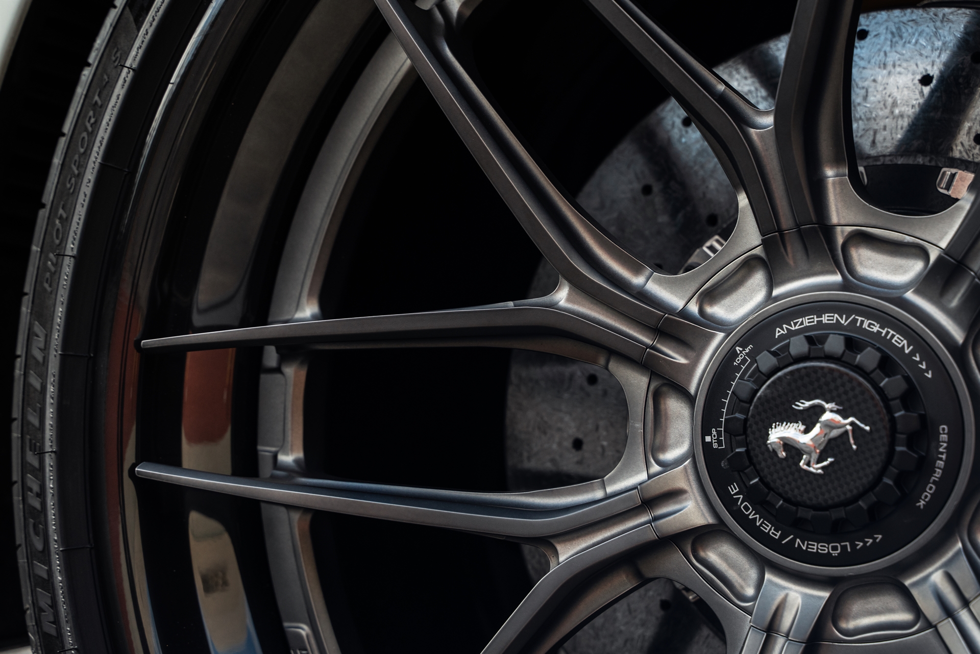 Ferrari 488 Pista | Bianco Avus | on 1886 XR004 | Frozen Polished Liquid Smoke