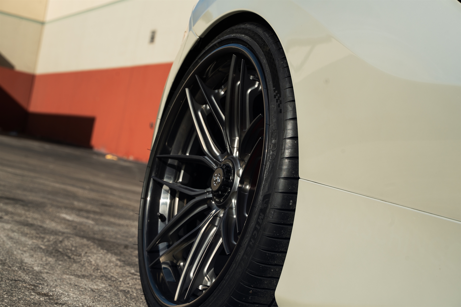 Ferrari 488 Pista | Bianco Avus | on 1886 XR004 | Frozen Polished Liquid Smoke