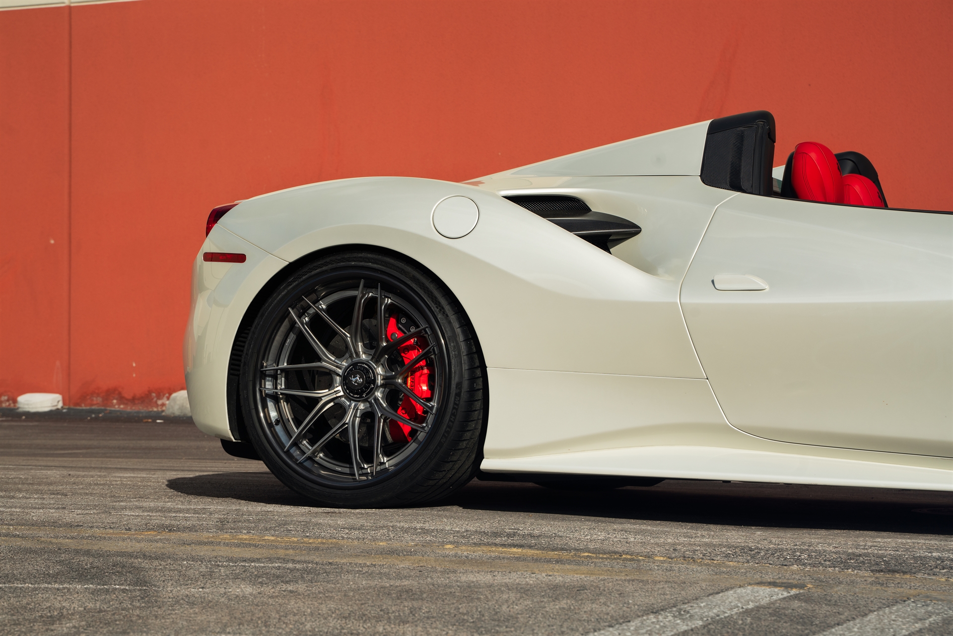 Ferrari 488 Pista | Bianco Avus | on 1886 XR004 | Frozen Polished Liquid Smoke