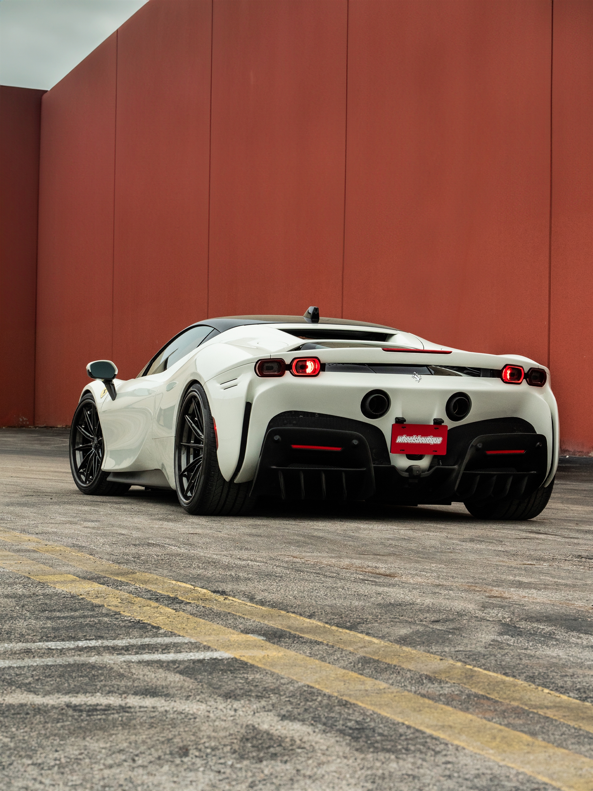 Ferrari SF90 | Bianco Avus | on 1886 G010 | Polished Liquid Smoke