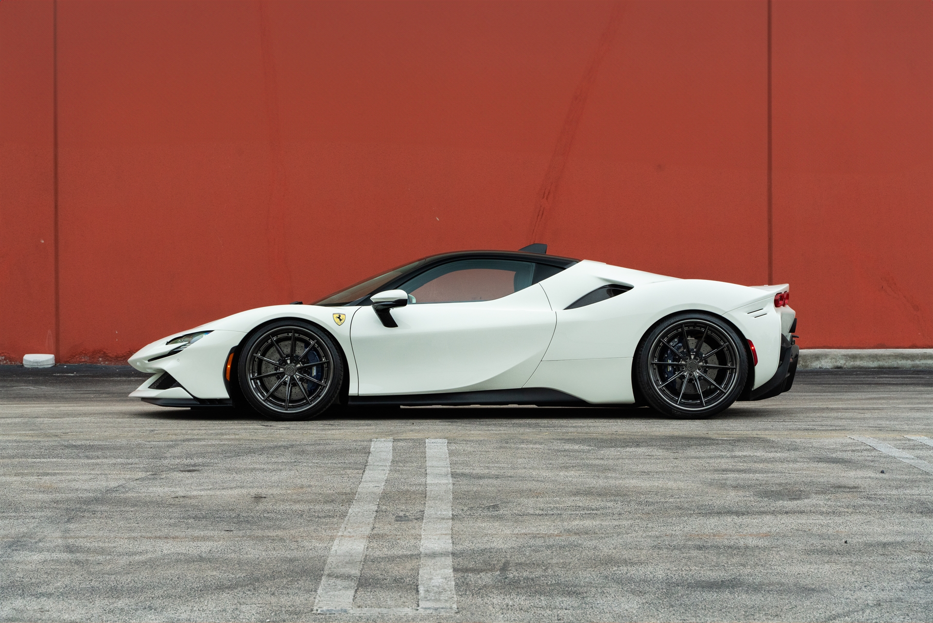 Ferrari SF90 | Bianco Avus | on 1886 G010 | Polished Liquid Smoke
