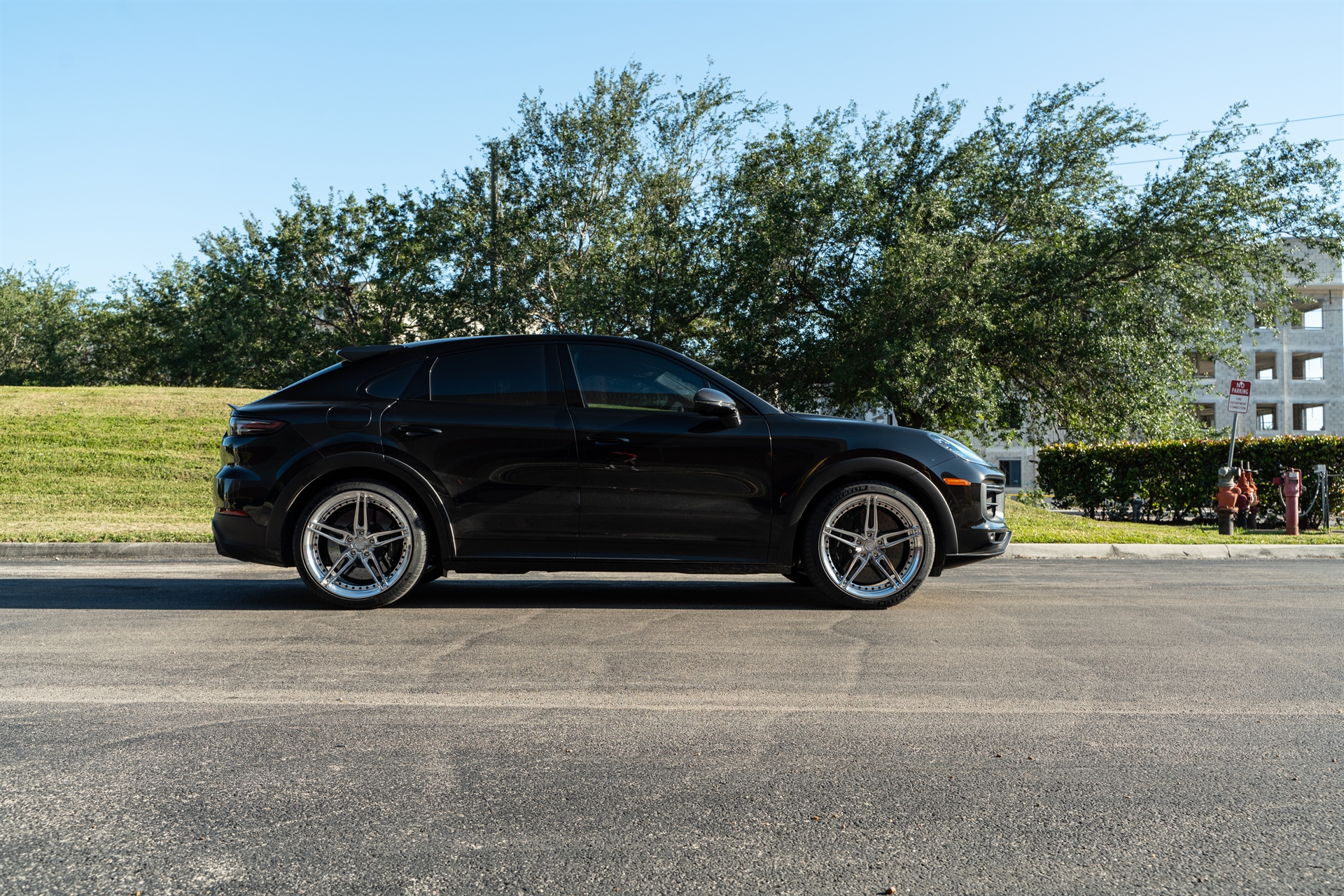 Porsche Cayenne Turbo GT | Black | on ANRKY XR-305 | Polished Clear