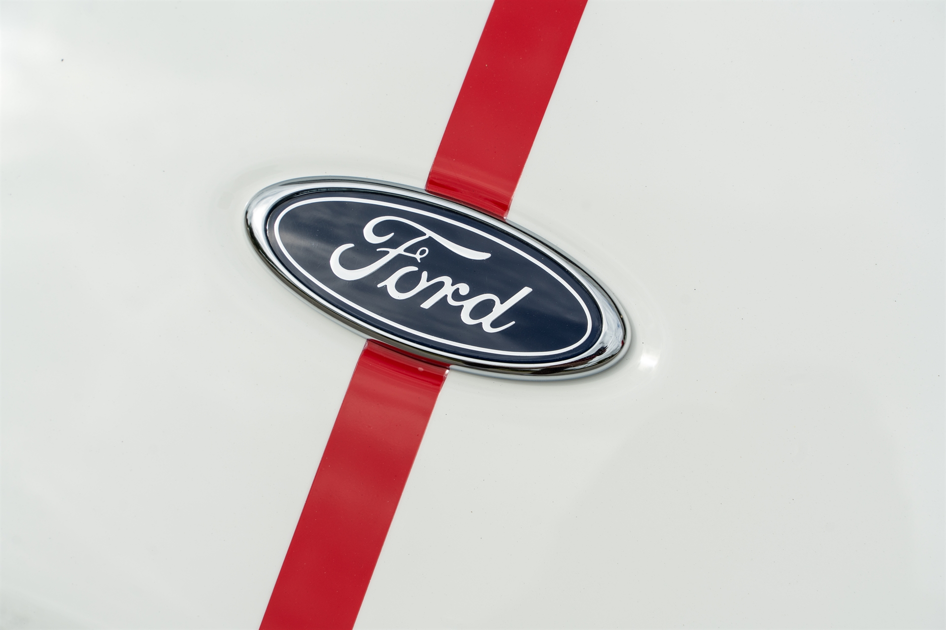 Ford GT MK1 | Ruby Red | on ANRKY RS1 | Satin White Gold