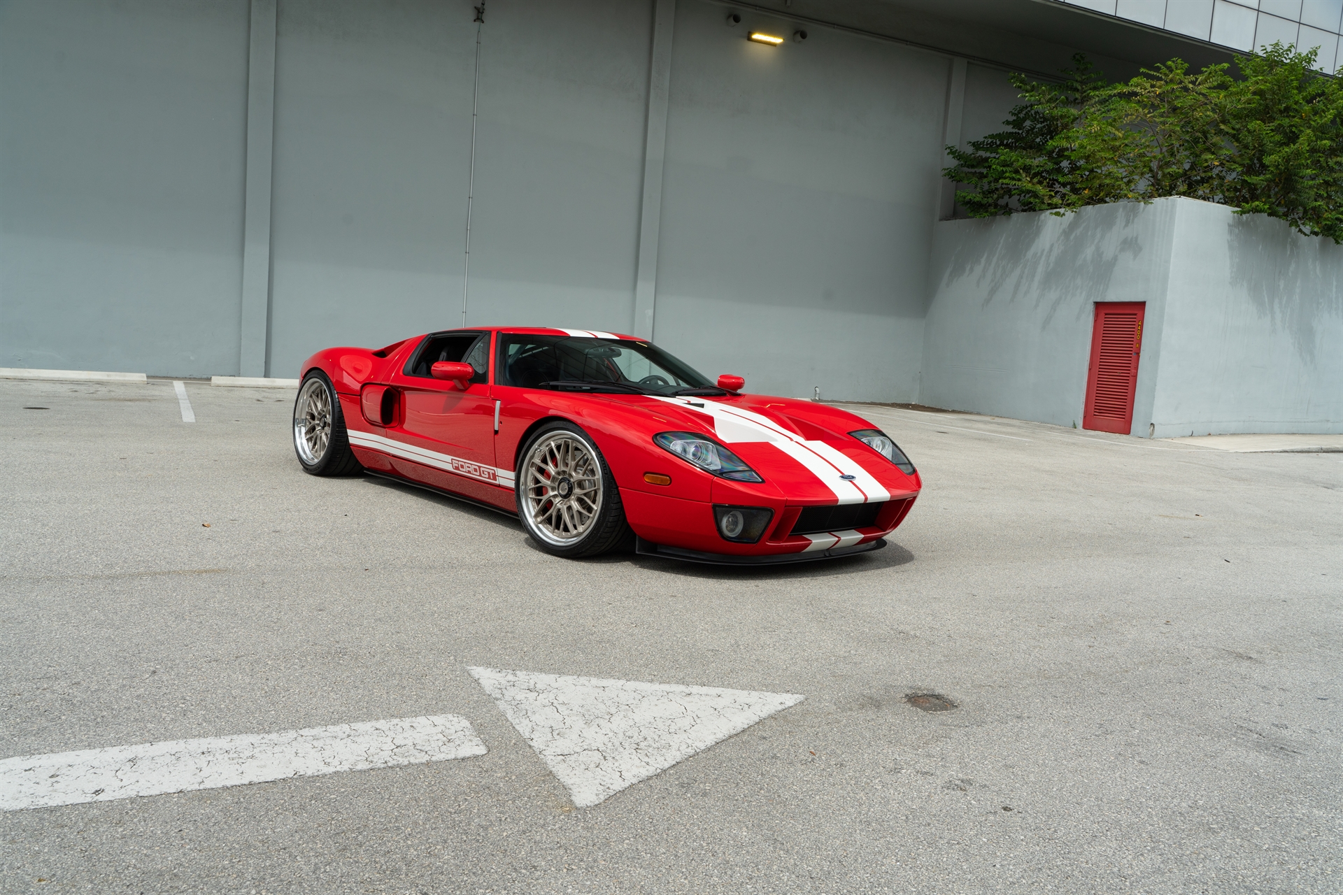 Ford GT MK1 | Ruby Red | on ANRKY RS1 | Satin White Gold