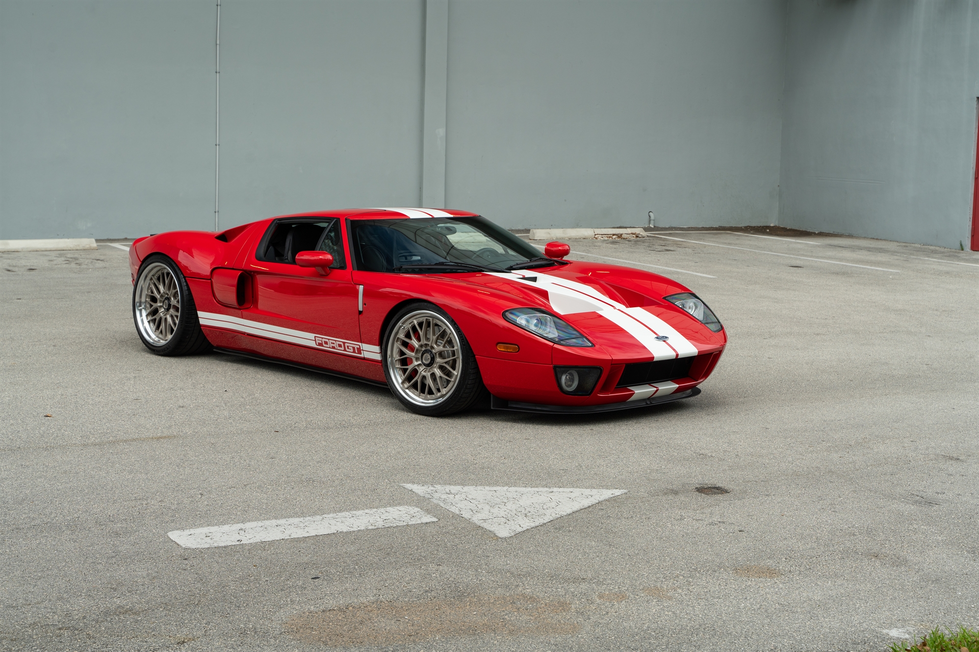 Ford GT MK1 | Ruby Red | on ANRKY RS1 | Satin White Gold