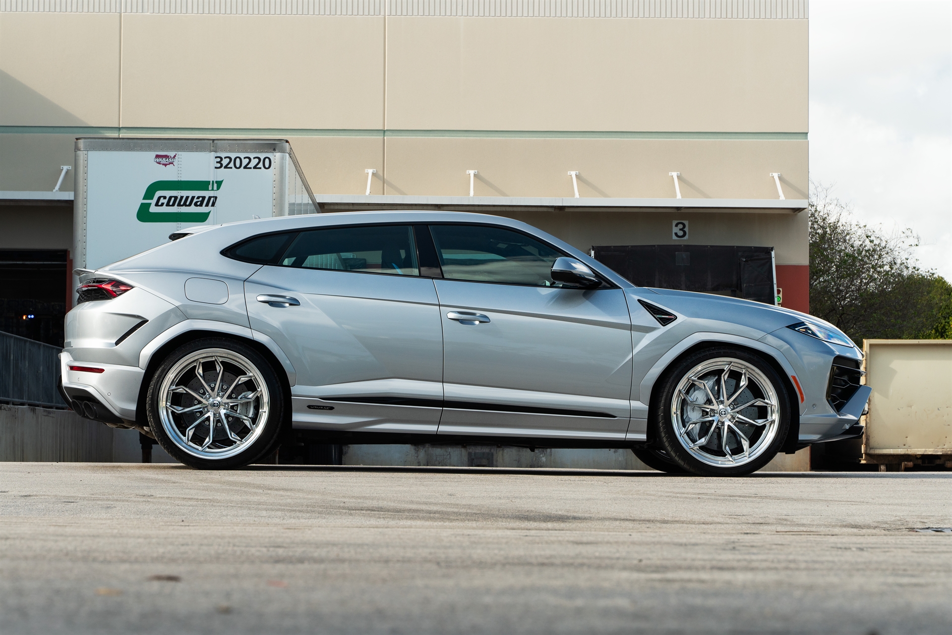 Lamborghini Urus SE | Grigio Nimbus | on HRE S201H | Polished Clear  