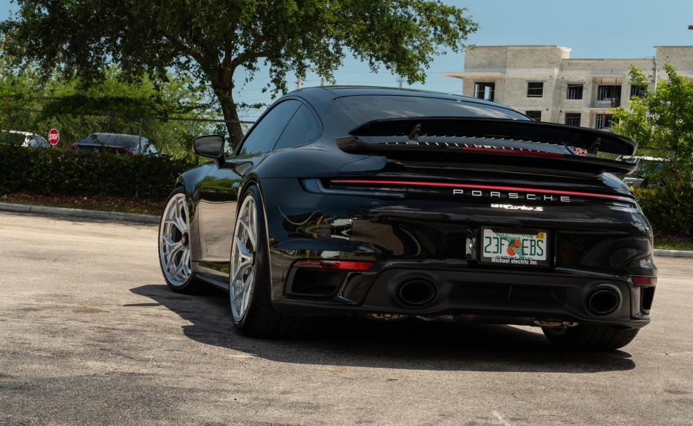 Porsche 992 Turbo Cabriolet on HRE S111SC