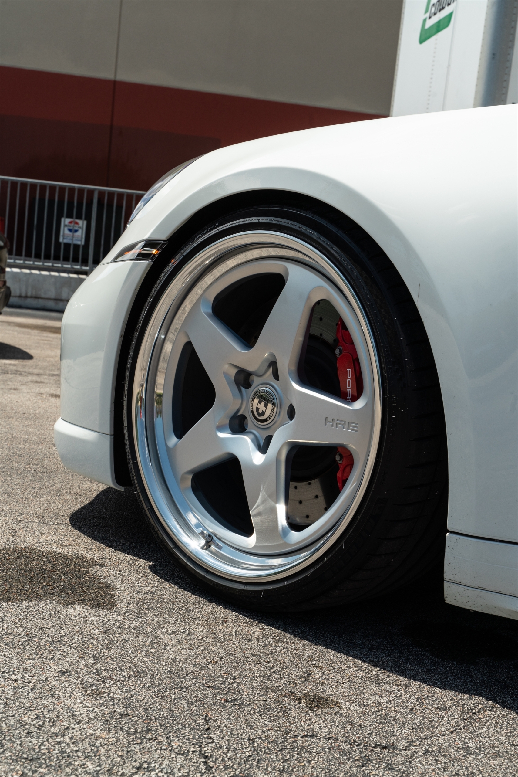 Porsche 992 Turbo S on HRE 527 FMR