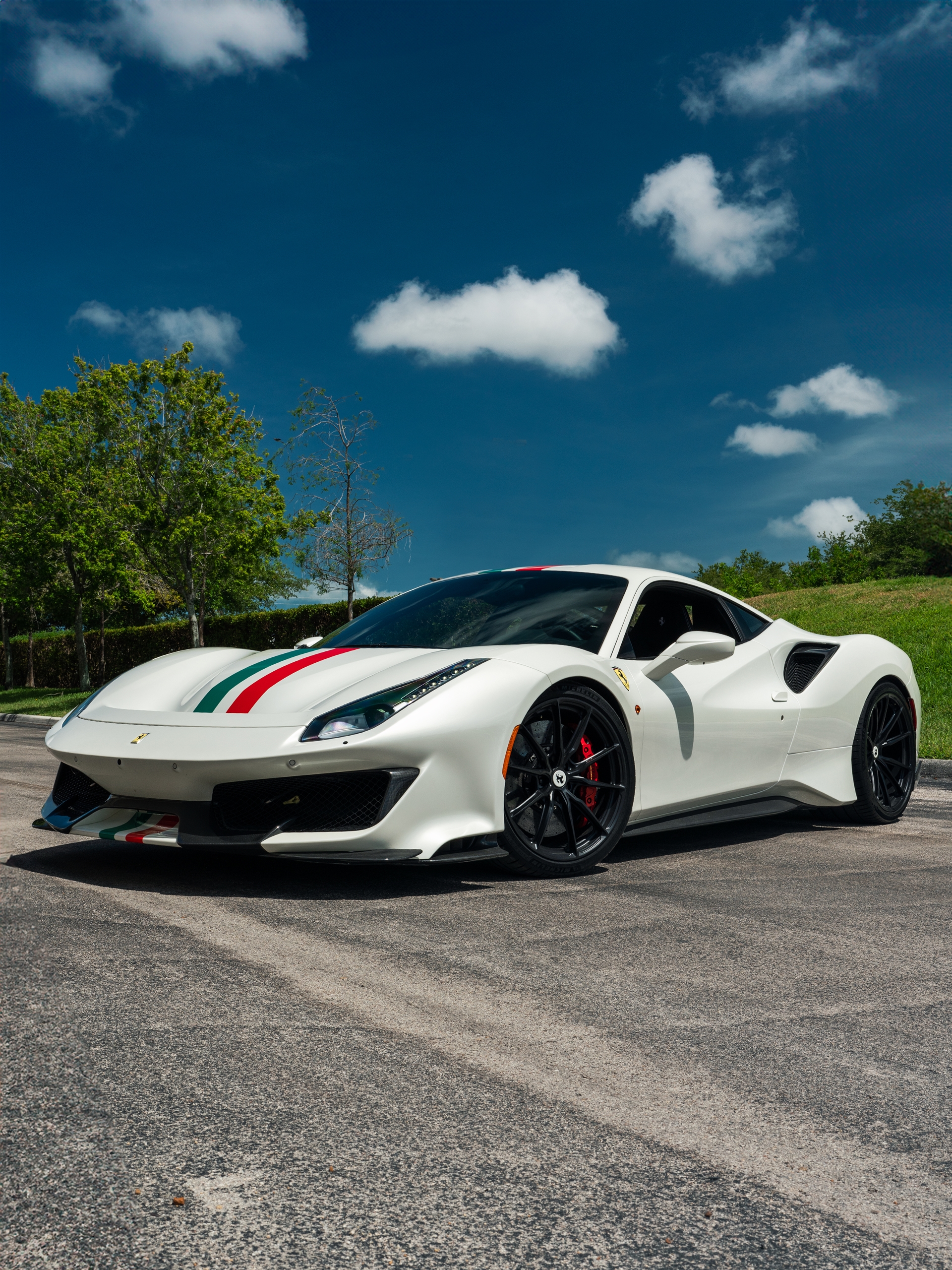 Ferrari 488 Pista | Bianco Avus | on HRE P104SC | Satin Black