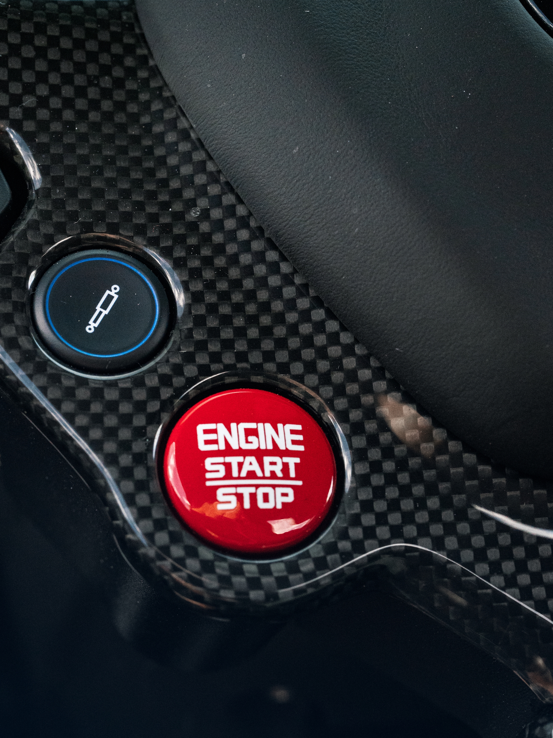 Ferrari 488 Pista | Bianco Avus | on HRE P104SC | Satin Black