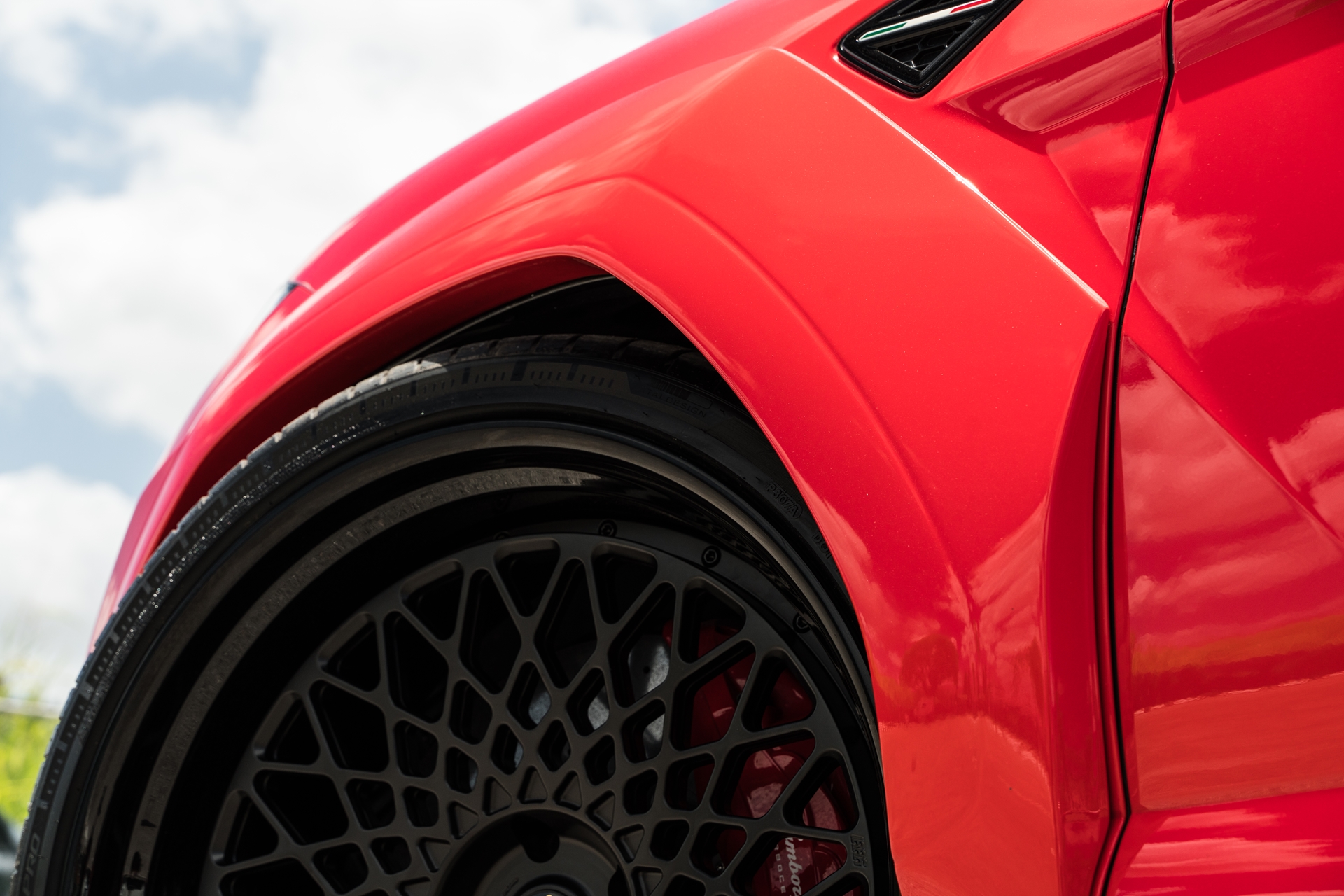 Lamborghini Urus | Rosso Mars | on 1886 S009 | Satin Black