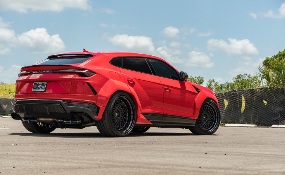 Lamborghini Urus on 1886 Wheels and 1016 Aerokit