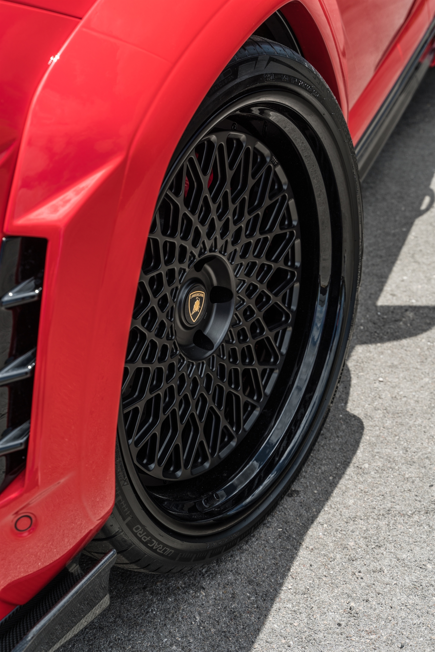 Lamborghini Urus | Rosso Mars | on 1886 S009 | Satin Black