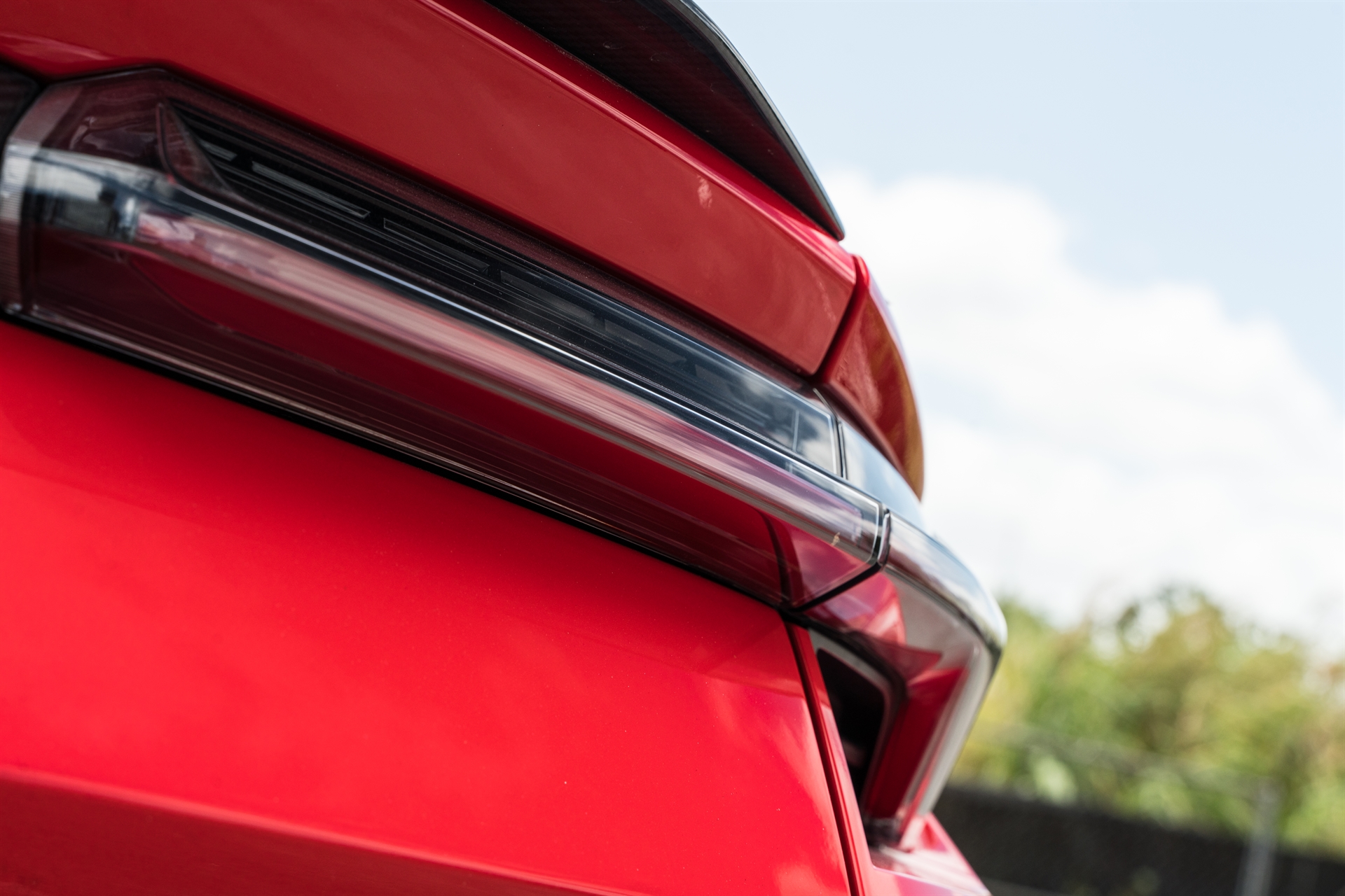 Lamborghini Urus | Rosso Mars | on 1886 S009 | Satin Black