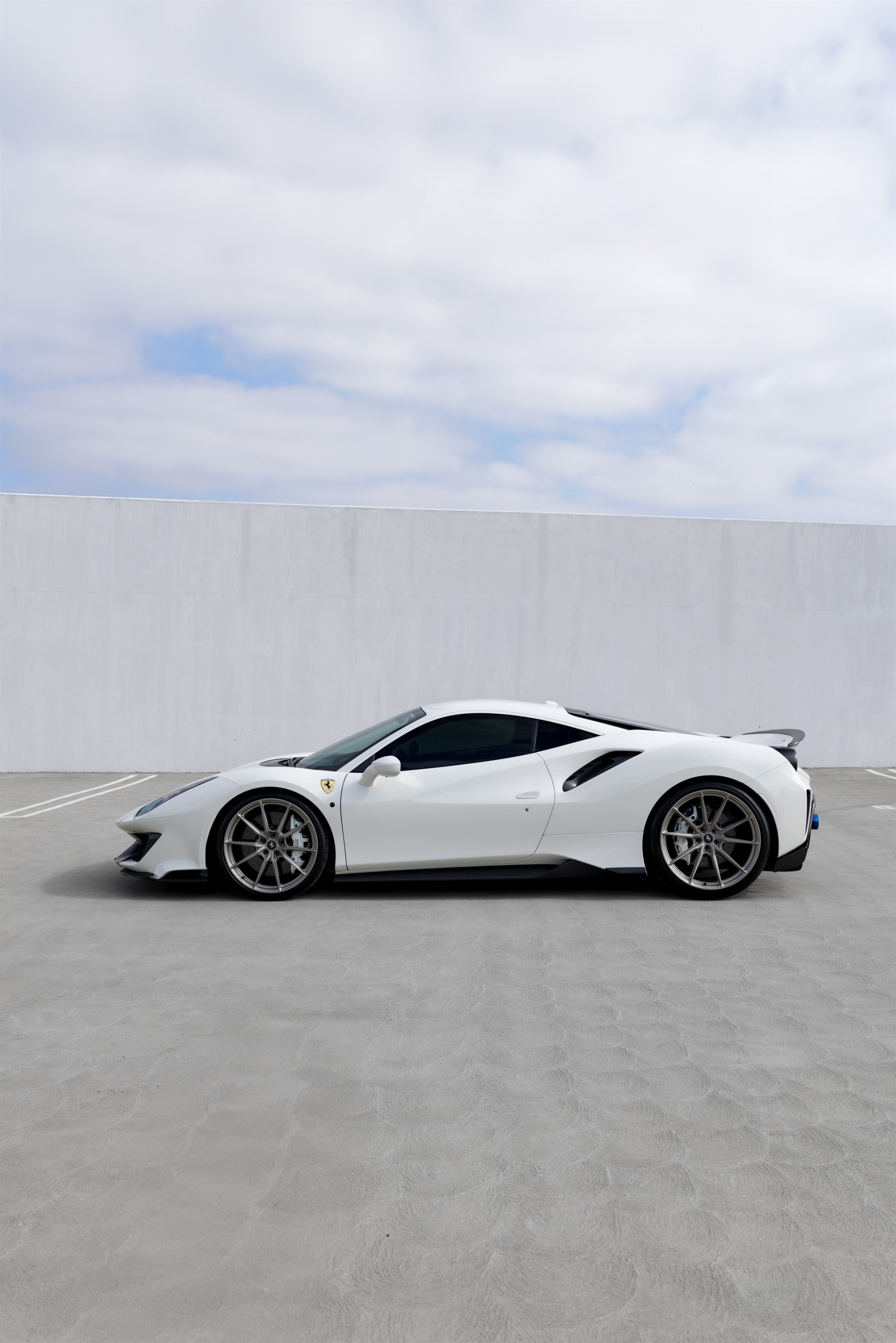 Ferrari 488 Pista | Bianco Avus | on HRE P104SC | Satin White Gold