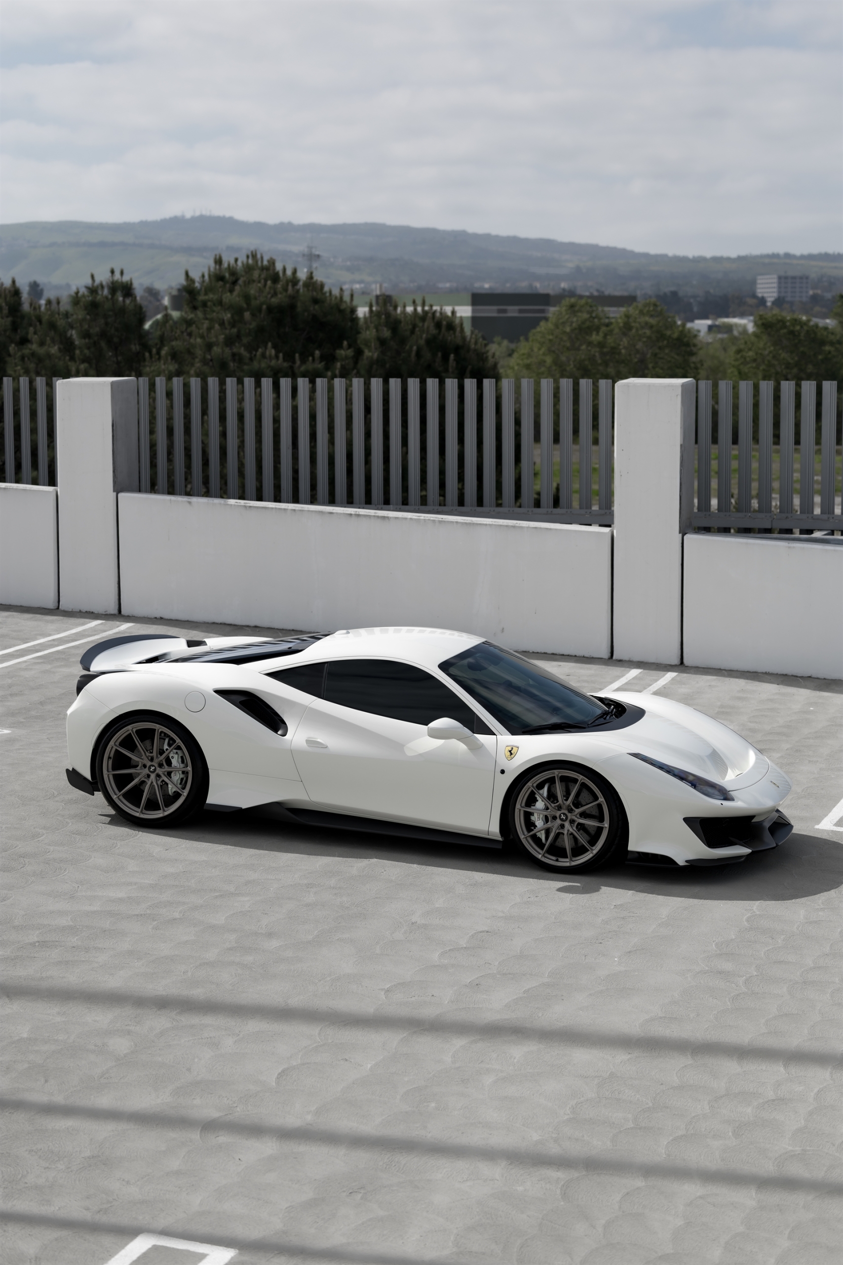 Ferrari 488 Pista | Bianco Avus | on HRE P104SC | Satin White Gold