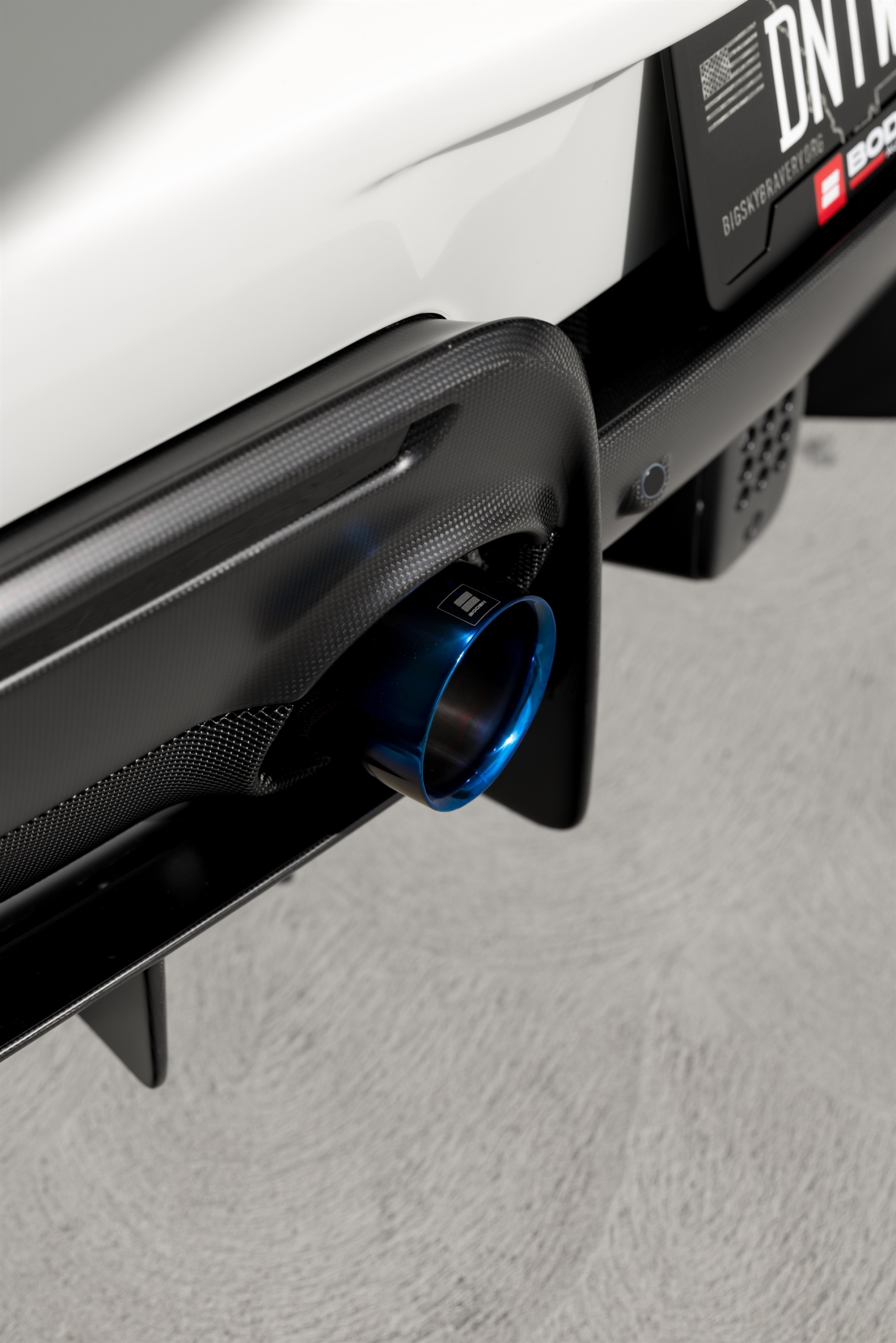 Ferrari 488 Pista | Bianco Avus | on HRE P104SC | Satin White Gold