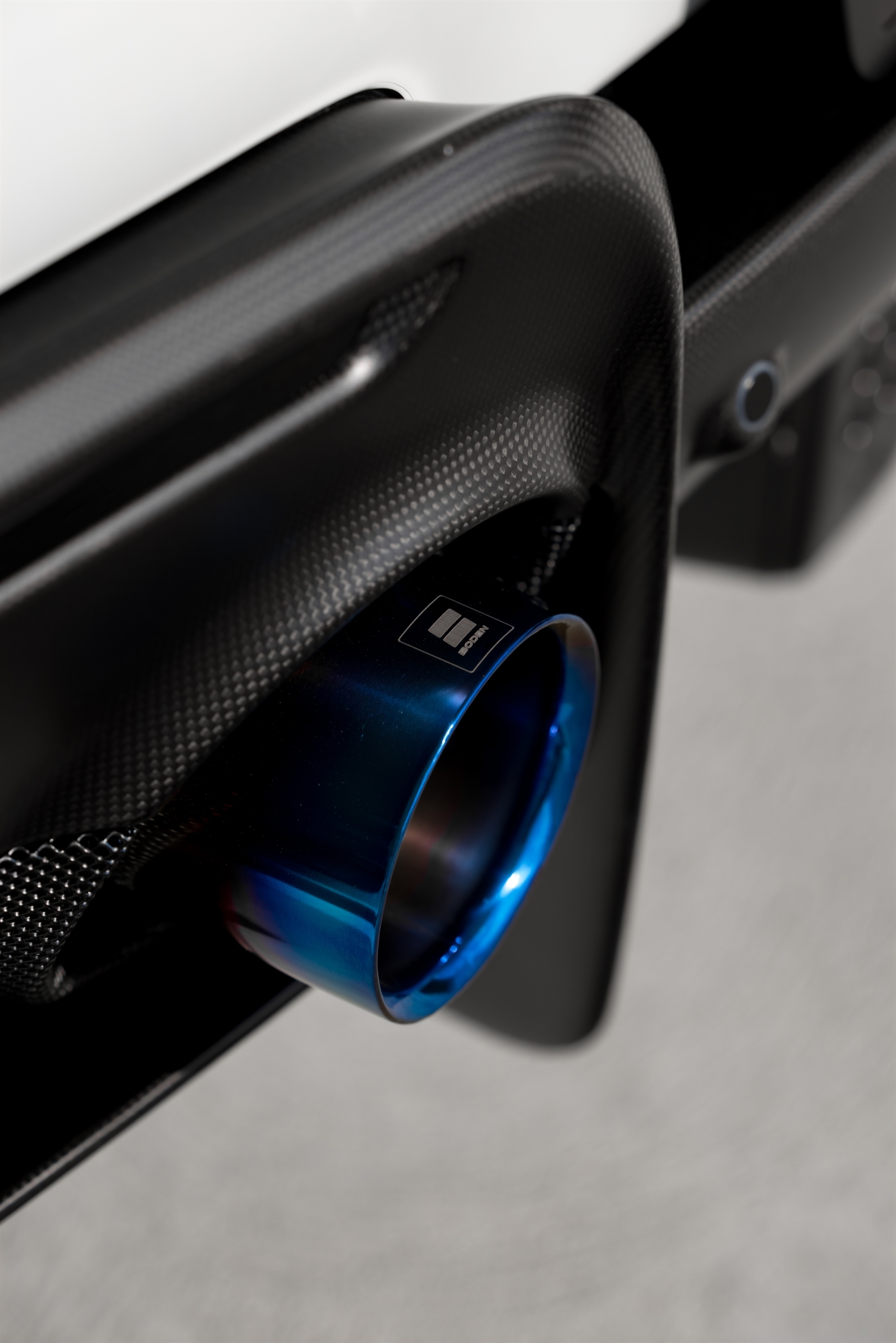 Ferrari 488 Pista | Bianco Avus | on HRE P104SC | Satin White Gold