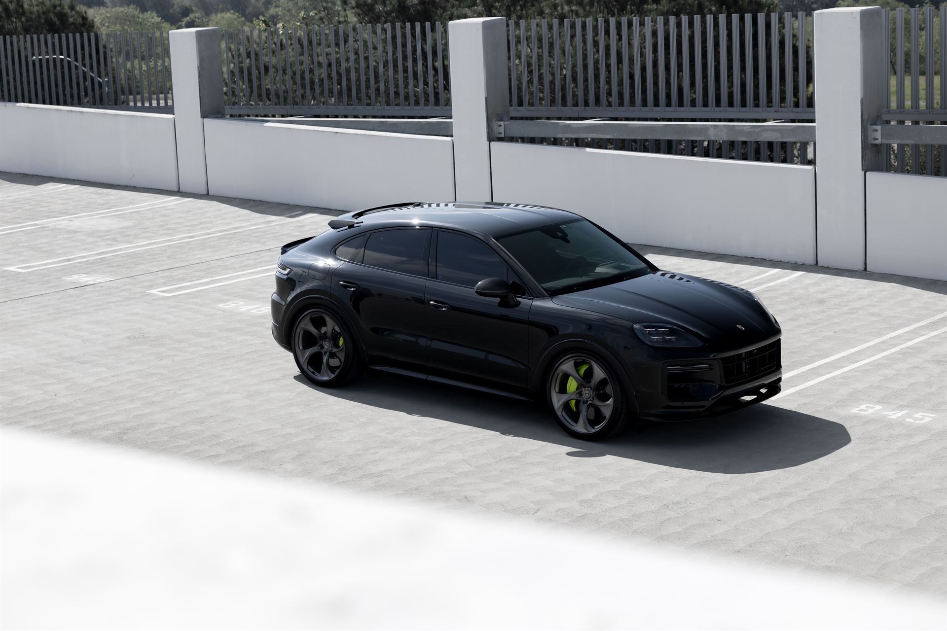 Porsche Cayenne on HRE 522M