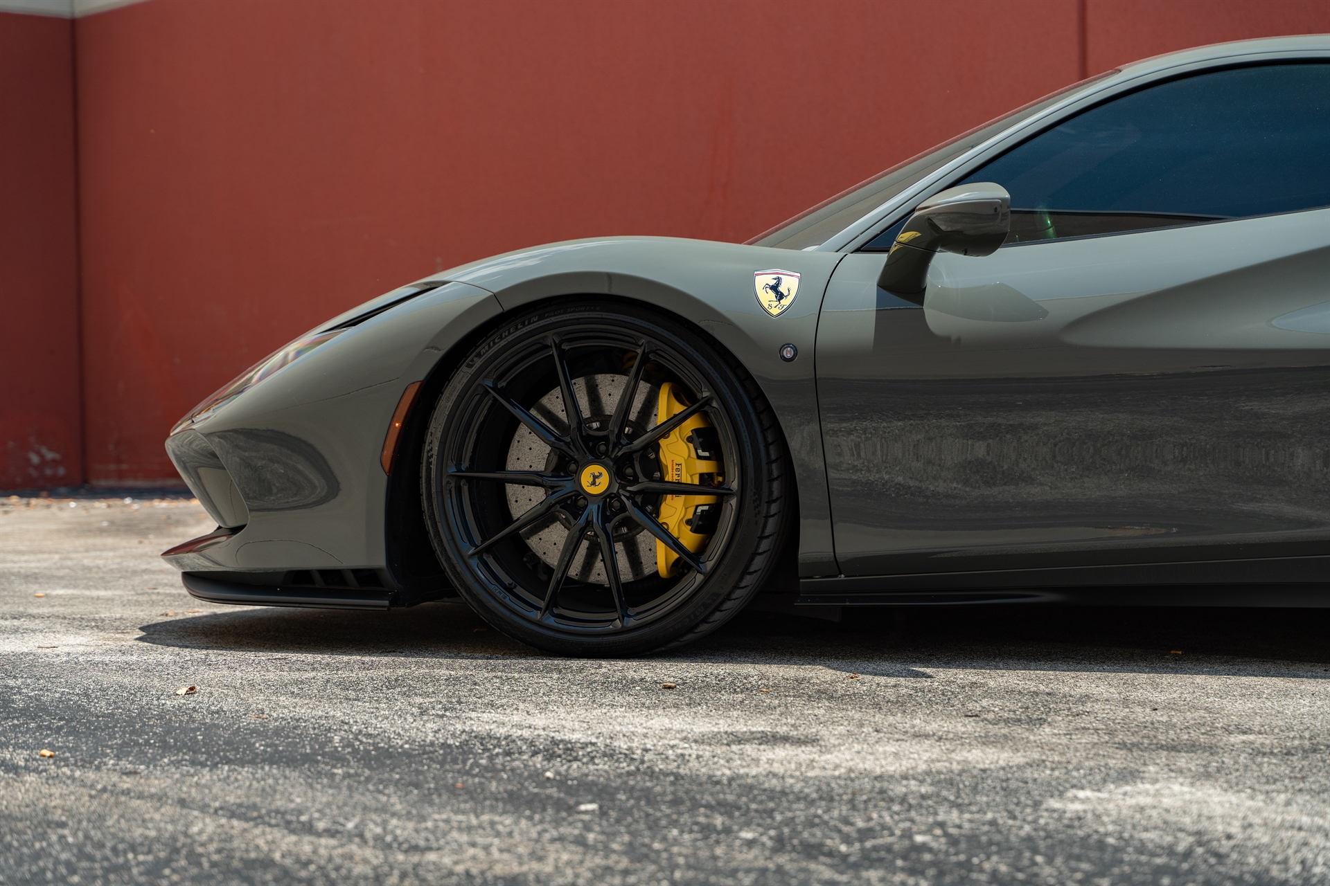 Ferarri F8 | Grigio Medio | on HRE P104SC | Gloss Black