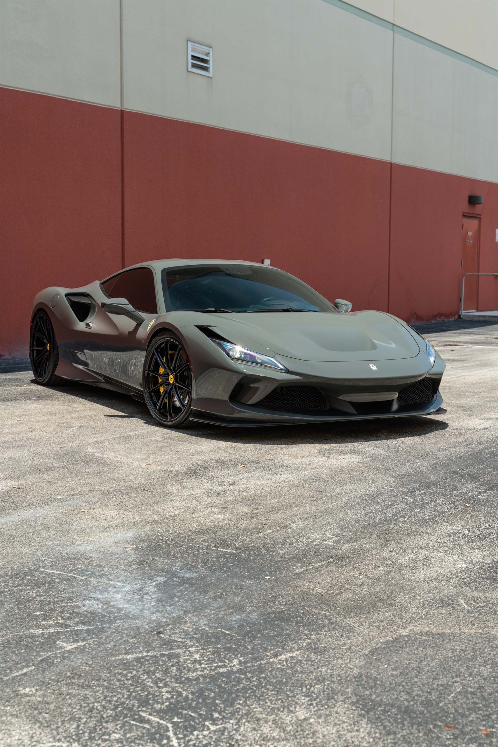 Ferarri F8 | Grigio Medio | on HRE P104SC | Gloss Black