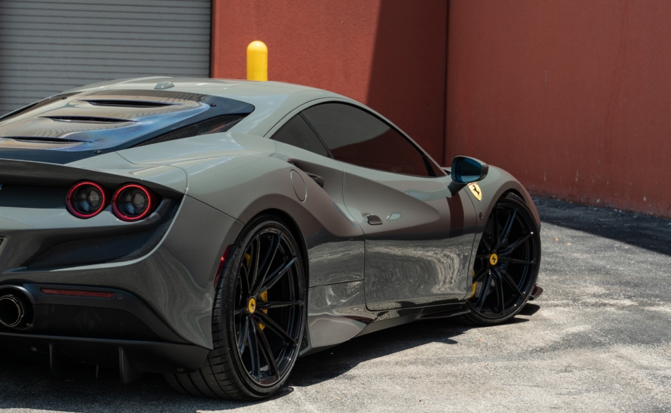Ferrari F8 on HRE P104