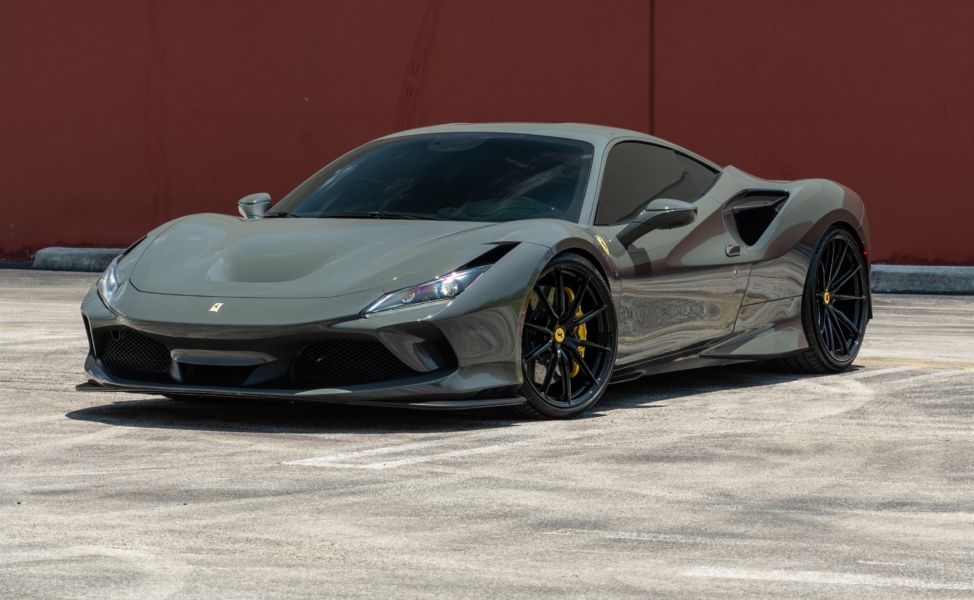 Ferarri F8 | Grigio Medio | on HRE P104SC | Gloss Black