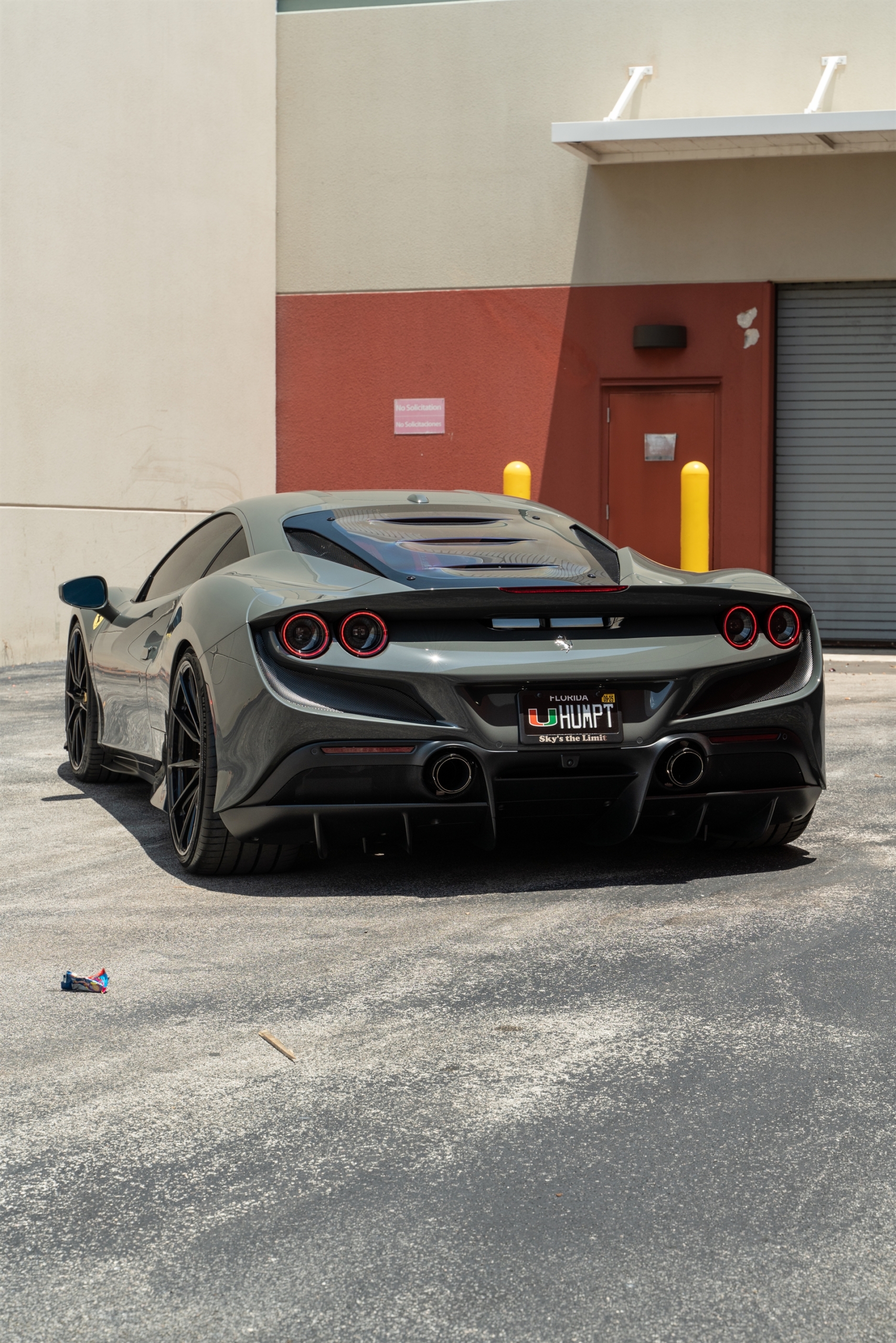 Ferarri F8 | Grigio Medio | on HRE P104SC | Gloss Black