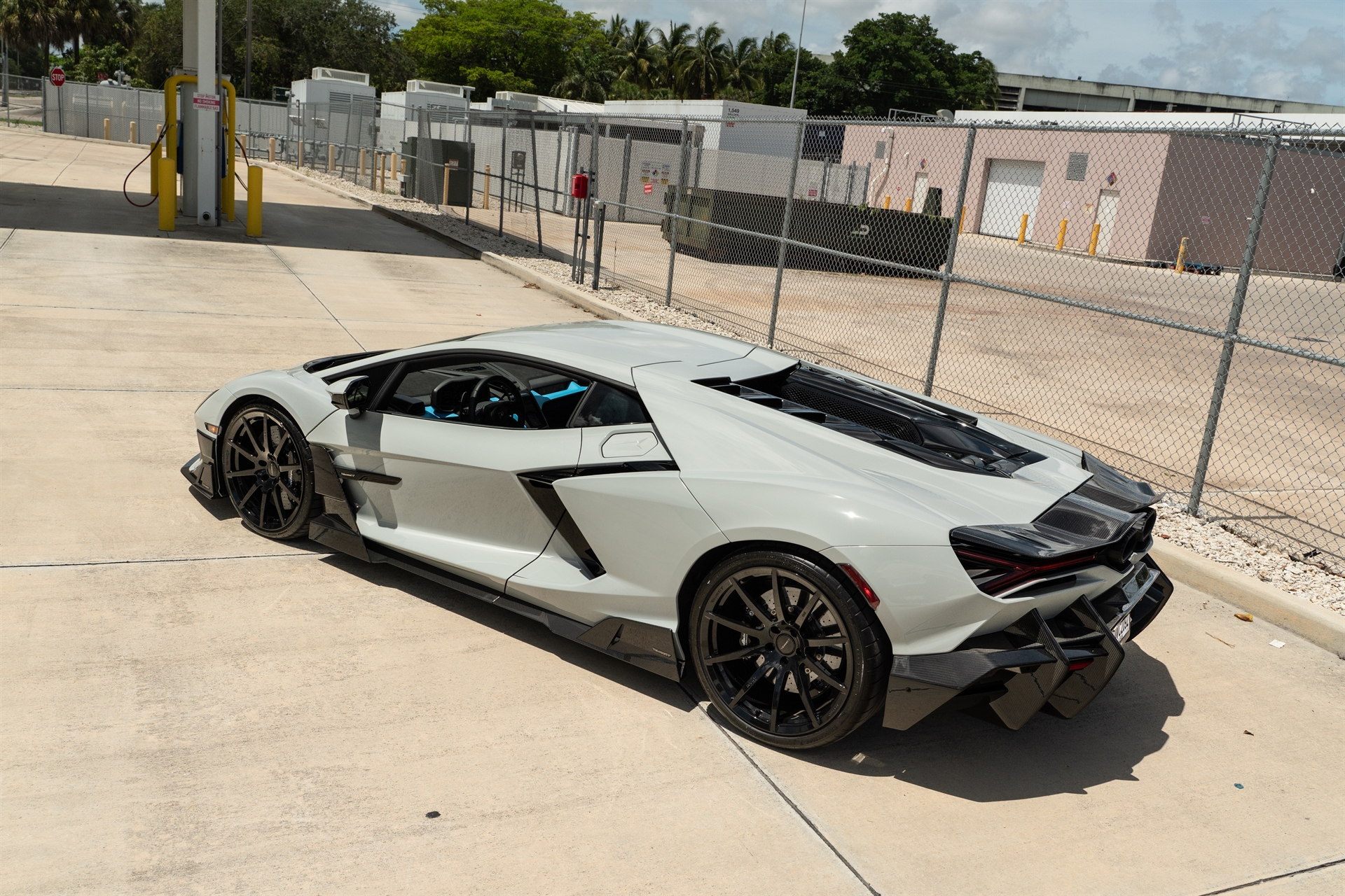 MANSORY Lamborghini Revuelto | Grigio Hati | on Mansory FV.10 Wheels | Gloss Black